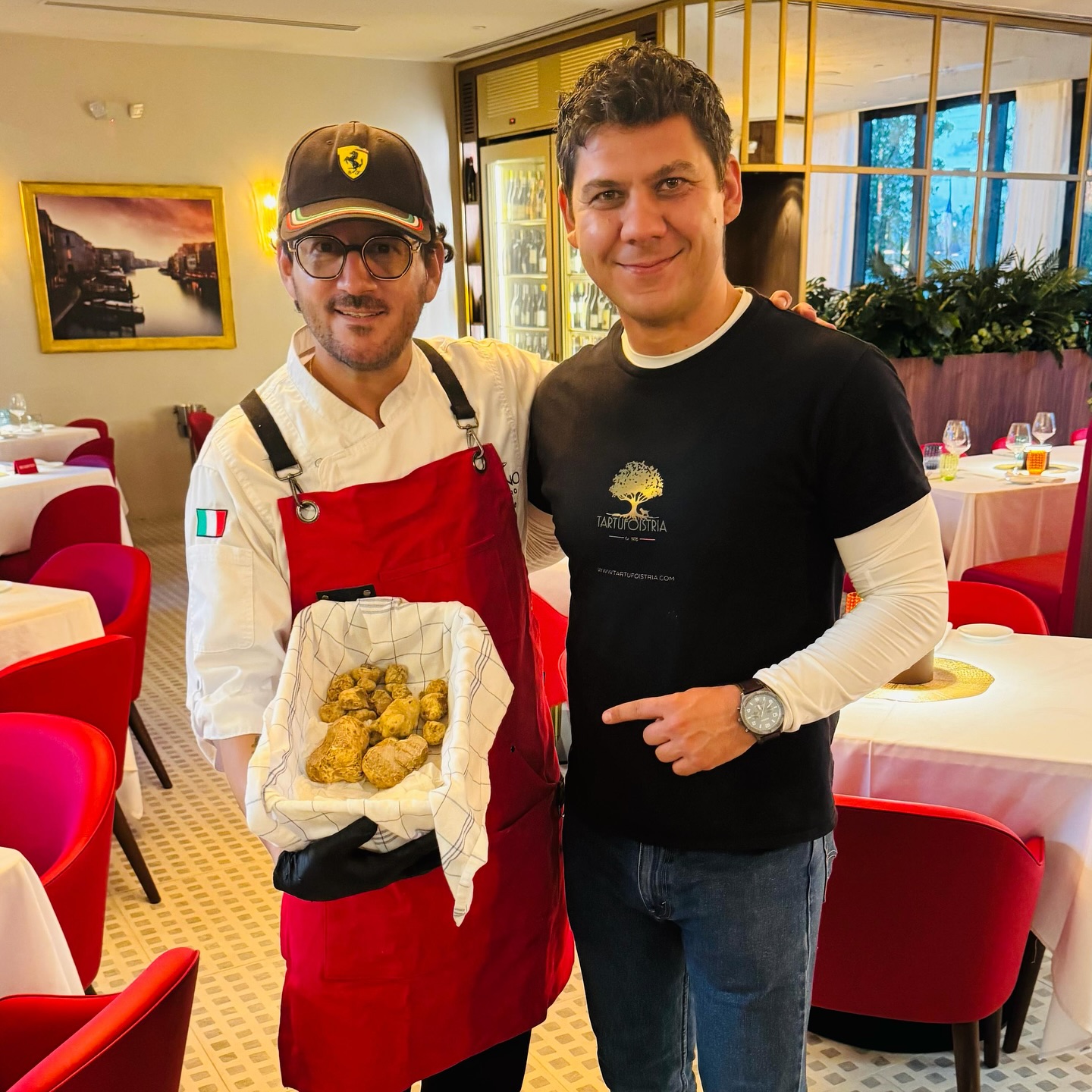 Current white Alba truffle mood with @chefnicolacarro @tartufoprestige_dejan_ inside amazing new restaurant @muranorestaurantmiami #hallandalebeach#freshtruffles#delivery#freshtruffles#bestinbusiness
