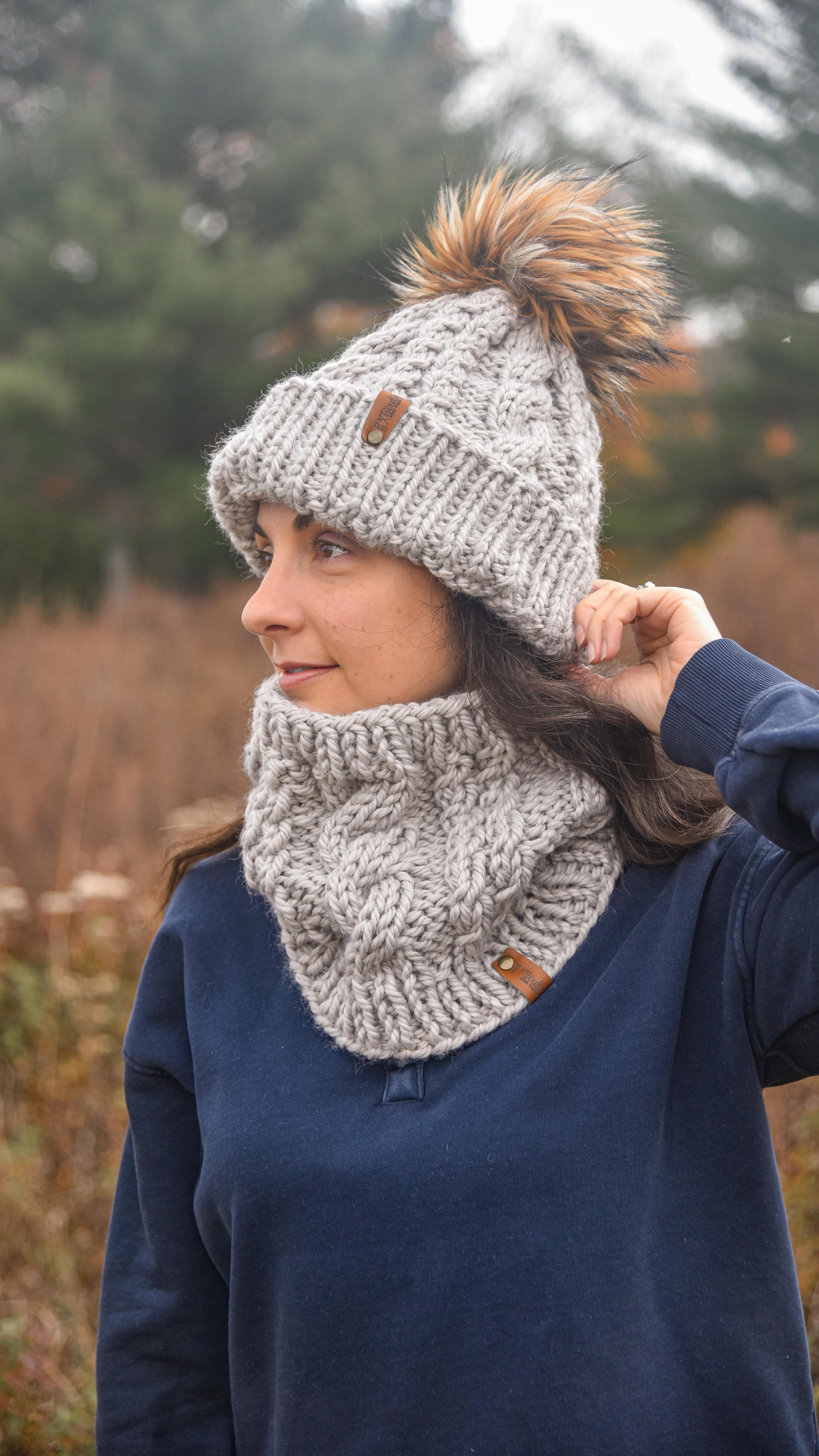 ✨Fit Check✨
Portland Cable Knit Scarf & Hat
Soft, cozy and super warm, just in time for winter.
Hand knit by @littlebirdiedesign, available in 4 different color options and now available on our website!
Or shop them in person at these upcoming markets:
✨ @twincityfarmersmarket Nov 22
✨ @720_holidaymarket_ohio Nov 28
✨ @hudsonlandsberg Dec 12-14
#knittersofinstagram #knitwear #modernknitwear #ohiomade #ohioboutique #knitbeanie #kniscarf #holidaymarket #winteraccessories #slowfashionstyle #styleinsp #fitcheck