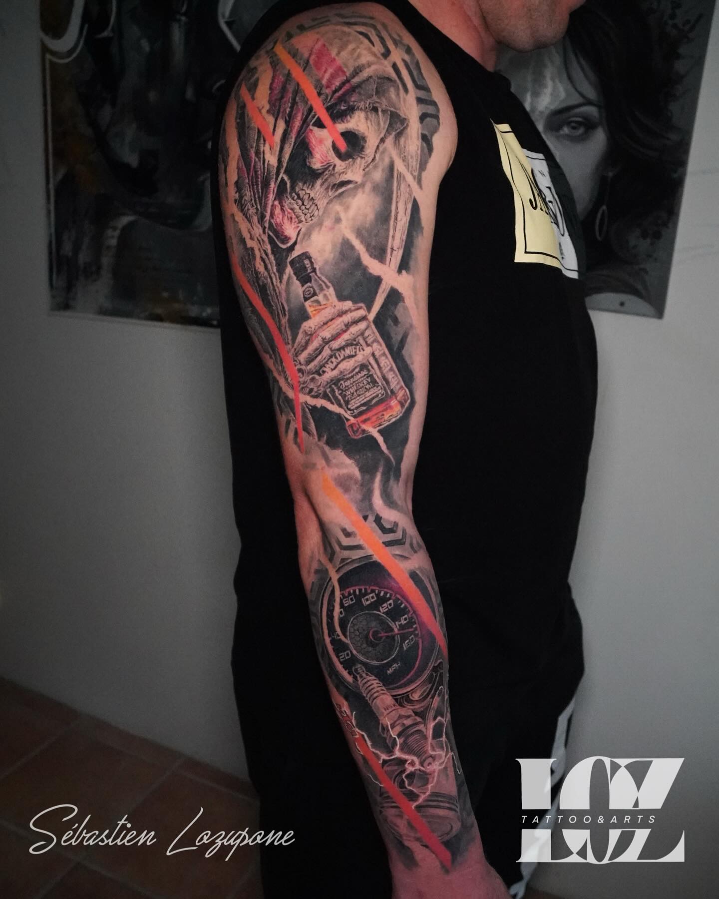 𝕱𝖆𝖚𝖈𝖍𝖊𝖚𝖘𝖊 𝖊𝖙 𝖒𝖊𝖈𝖍𝖆𝖓𝖎𝖖𝖚𝖊
Voilà demi manchette terminée. J’ai encore une fois cherché à repousser mes limites sur cette pièce en mêlant graphisme et réalisme. Ça m’a permis de comprendre encore certaines choses et j’ai hâte de refaire une pièce de ce style pour mettre en pratique ce que j’ai appris. Push your limits !!!!💪
Un projet? Contactez moi 😉
👇
💻 https://www.loz-tattoo.com/
☎️ : 0602536626
#tattoo #tattoos #tattooist #tattoostyle #tattooing #tatouage #tatouagerealiste #tatouagevaucluse #ink #inked #inkedmag #sébastienlozupone #tracedencrestudio #loztattooandart #graphicdesign #graphictattooart