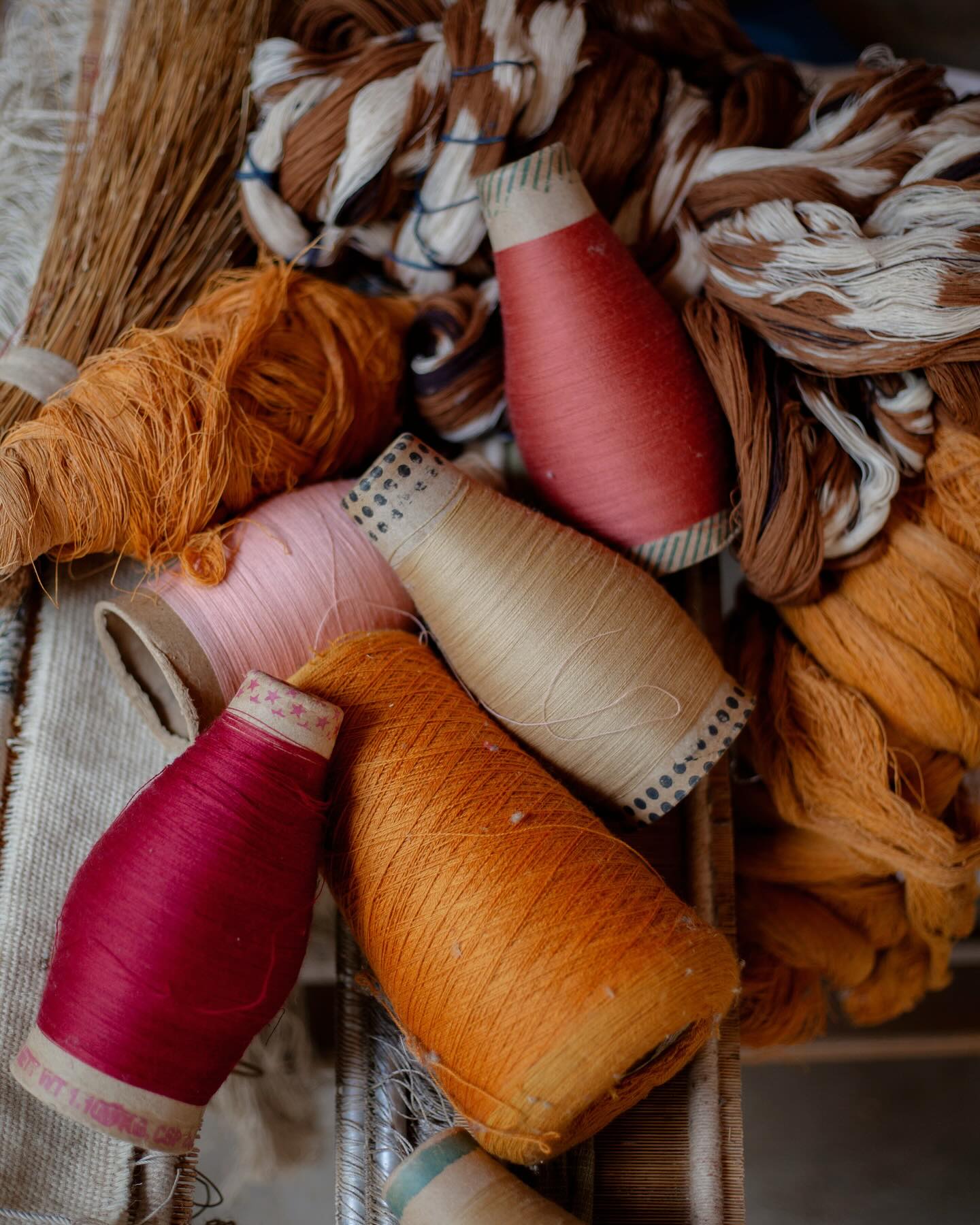 So happy that the store is finally filled with these beautiful new items! 💗
We’ve worked on this collection for over six months, including a visit to the villages in India to meet the artisan families who create the fabrics, the tailors who sew our pieces, and of course the incredible women who add the embroidery and hand-stitching.
Every item is traditionally handcrafted with natural dyes, block prints, handwoven fabrics and hand embroidered details. Something I’m extra grateful about is that a bigger part of the collection is now made from organic cotton!
Last week I captured lots of new items (so exciting!) and I’m now working hard to upload everything to the online shop. It’s a long process, so it will take a little time & that’s why I’ll probably do a little first access story sale with the new collection items soon, so you don’t have to wait any longer!
I’ll keep you updated through the newsletter ✨
& yess all the items in this scroll are available in store! ( except for the dress in picture 8, this is still in process of being made 🪡🧵)
Hope to see you in store 💗 @ Oudegracht 310, Utrecht
Xxxx