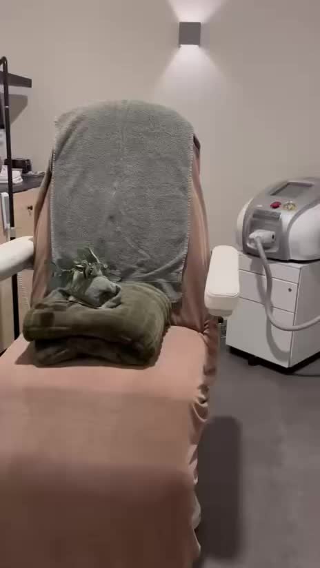 De carbonpeeling!
Effectief, pijnloos en geen downtime.
Je gaat de salon uit met een mooiere, stevigere, egalere huid en schone huid.
Plan een afspraak in op:
www.schoonheidsssalonwilmameins.nl