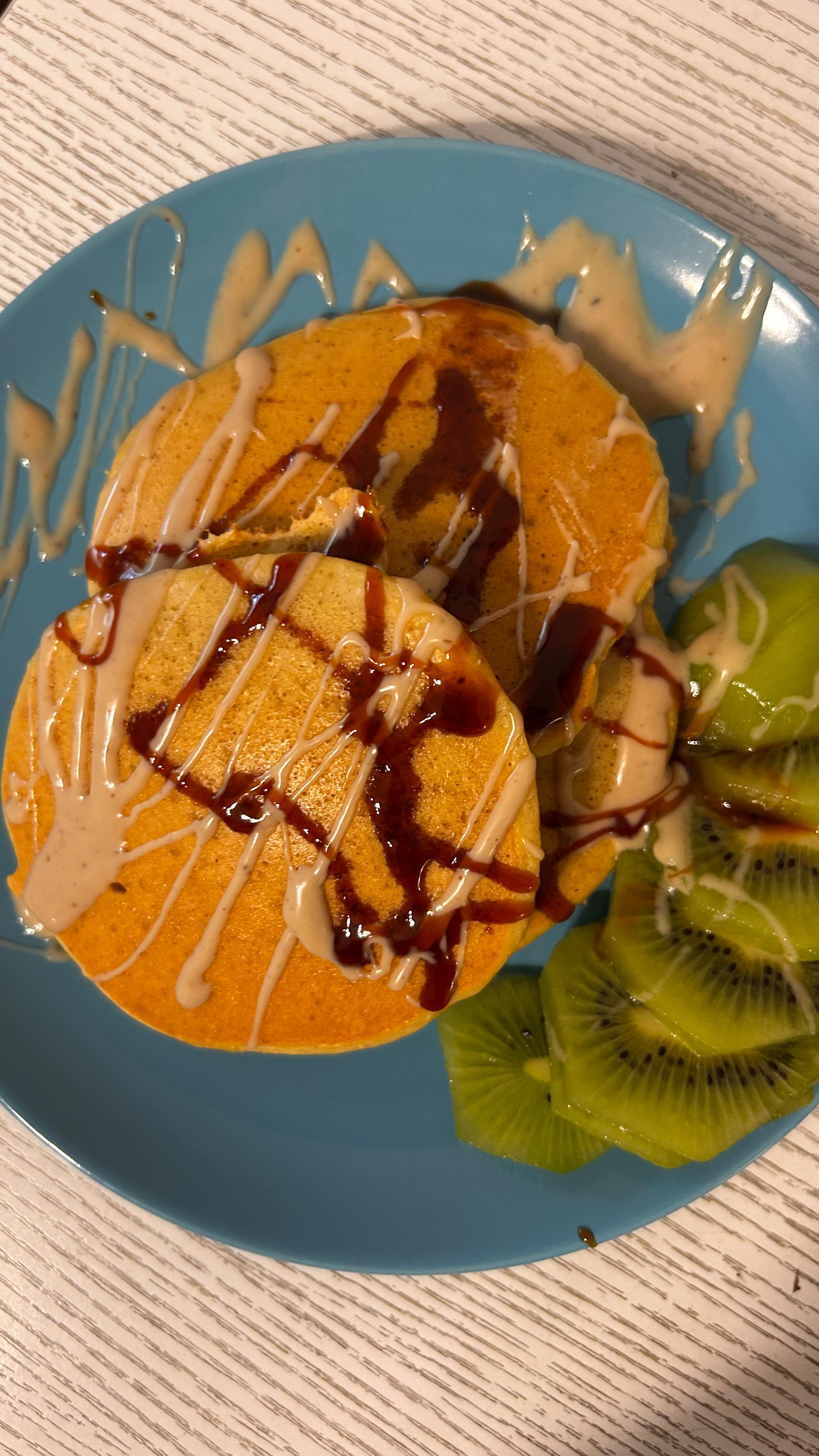 שבת זה בוקר לפנקייק , אבל כל בוקר זה בוקר לפנקייק חלבון !!! #חלבון #nutrition #פיתוחגוף #מעייןאליאסי #tlv_protein_bakery
רק תענו לי על שאלה מטרידה שלא נותנת לי לישון בלילה:
קיווי עם קליפה או בלי?