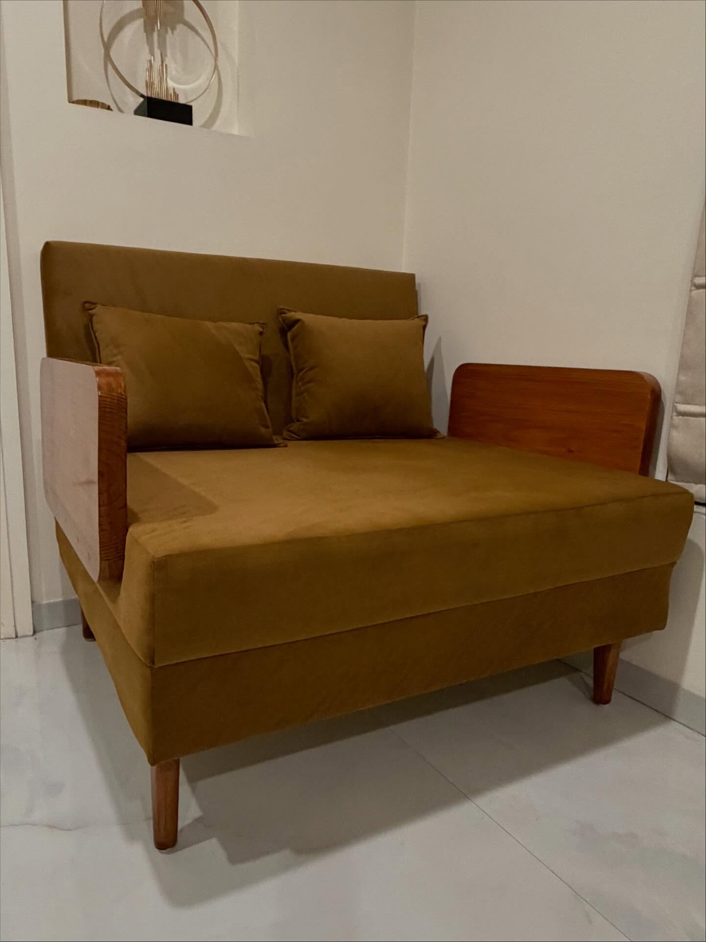 From cozy couch to comfy bed — one piece, endless comfort.
#sofacumbeddesign #sofacumbed #teak #teakwood #teakwoodfurniture #bed #sofa #comfy #comfyfurniture #craft #furniture #roomfurniture