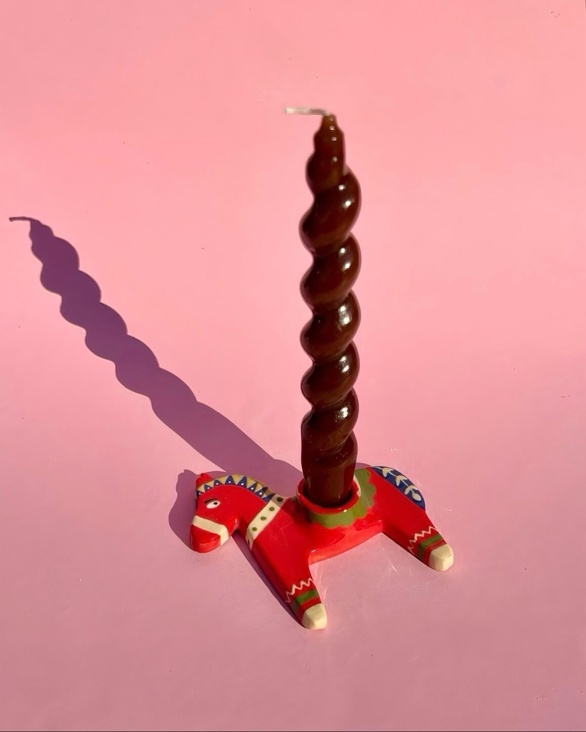 Guten Morgen, ihr Weihnachtselfchen! 🧚🏽♀️
Hier sind ein paar kleine Glücklichmacher, die euch garantiert in Weihnachtsstimmung bringen. 🥹🎄 Die findet ihr am kommenden Sonntag in meinem Shopi! 🥰
Ich freu' mich schon riesig!
Habt einen super Mittwoch! 💖
#christmasshop #keramik #weihnachtskeramik #christmasceramics #shopupdatesoon #potterylife #potterystudiolife #buntekeramik #mycolourfulinterior #buntbuntbunt #mycoloufulceramics #ceramicstudio #kunstkeramik #ceramicartist #interior2you #interior_and_living #scandinavischwonen #skandinaviskæstetik