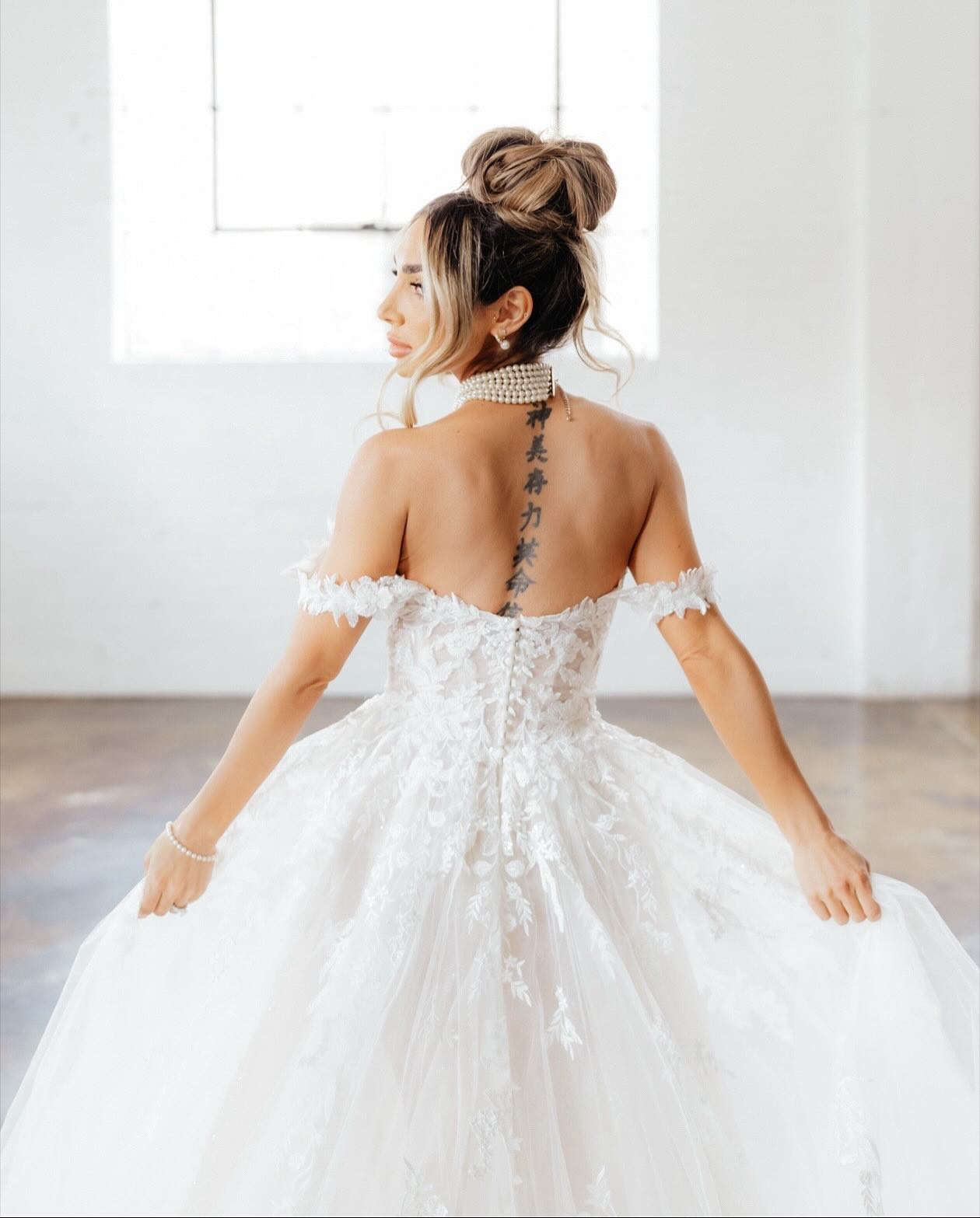 @dior.meyer was born to be a bride and no one can tell me otherwise 👰🏼
This post is also dedicated to Luigi, one of my best and most well behaved clients ever 💓 haha swipe to the end to see his portrait 🐾