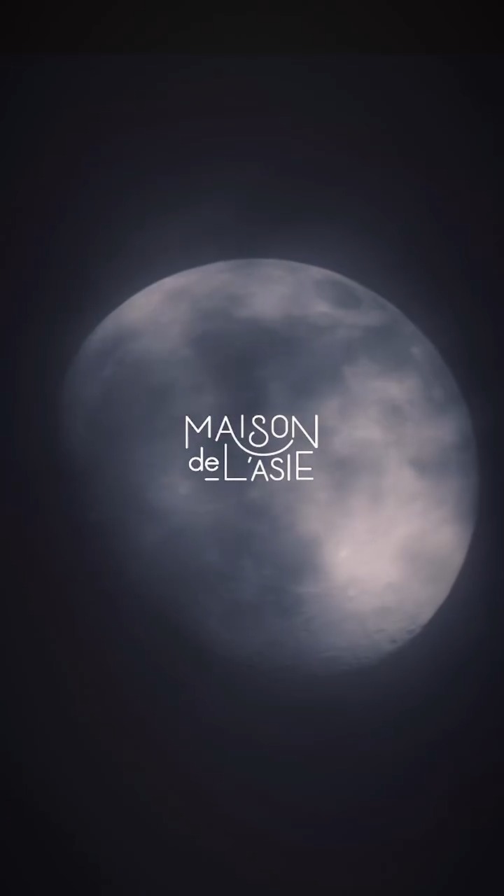 God and Moon Ăš una fragranza sospesa tra sacro e sensuale, ispirata allâalchimia degli estremi: il calore della pelle e il freddo dellâetere, lâincanto della spiritualitĂ e il desiderio terreno.
Le sue note aprono con una freschezza eterea, quasi celestiale, per poi svelare un cuore narcotico e avvolgente, dove spezie rare, fiori notturni e resine sacre si intrecciano in un rituale profondo.
Il fondo? Morbido, mistico, indimenticabile.
Ă il profumo di chi cammina tra i mondi, con il cielo negli occhi e la notte nel cuore.
đđđđđ đđđđđđ đđđđđ - đđȘđŽđ”đłđȘđŁđ¶đ”đ°đł đąđŻđ„ đđ„đ·đȘđŽđ°đł
đđȘđ€đ©đŠ đđąđłđ§đ¶đź - đđŹđȘđŻ đ€đąđłđŠ - đđ°đźđŠ đ§đłđąđšđłđąđŻđ€đŠđŽ - đđłđąđŻđ„ đđčđ±đŠđłđȘđŠđŻđ€đŠ - đđ¶đŽđ”đ°đźđȘđŽđŠđ„ đ±đłđ°đ„đ¶đ€đ”đŽ
.
.
.
#GodAndMoon #MaisonDeLAsie #DivineFragrance #PerfumePoetry #NichePerfume #LuxuryFragrance #ScentsOfMystery