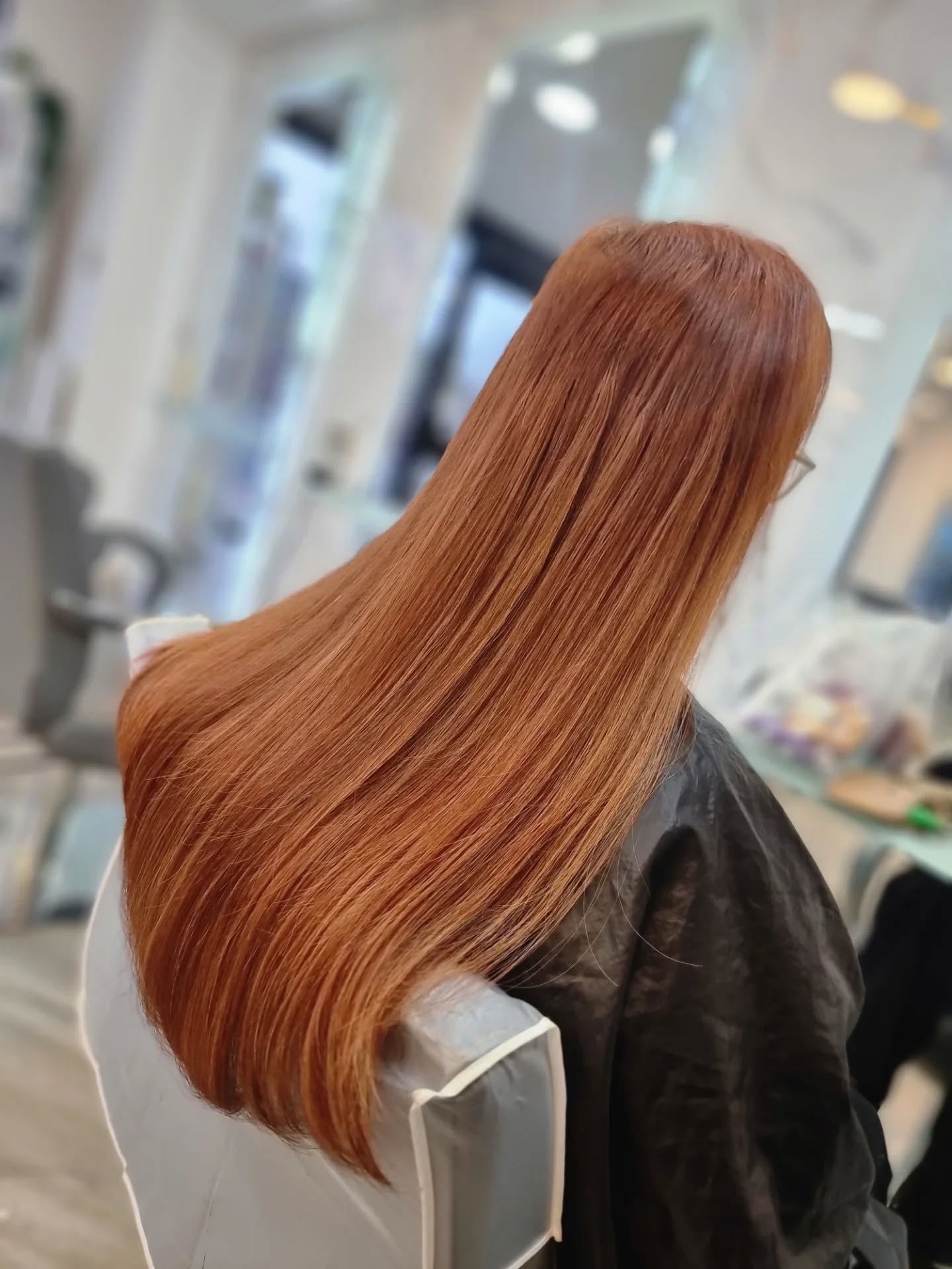 @remicachet tapes in shades 30 & 33 🧡 Giving a natural multitonal blend😍
.
.
📍 @the.secret.salon.manchester
.
.
#remicachettapes #eccleshairextensions #copperhair #copperhairextensions #manchestersalon #ecclessalon