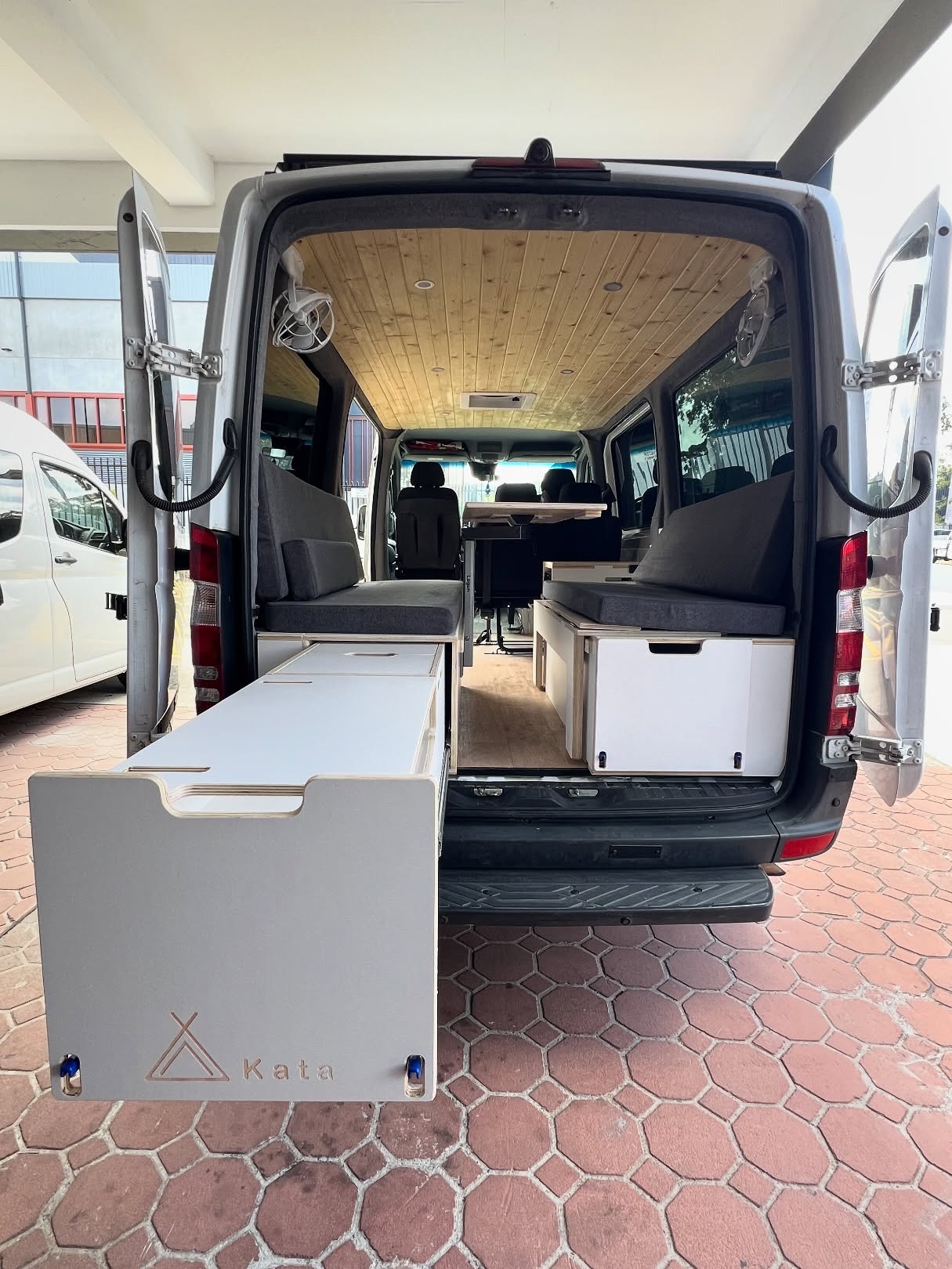 Mercedes Benz Sprinter H316β
VanBox LWB with Lagun Table (410mm height)
Custom L-shape bed: 1700mm (fridge side) / 1900mm (passenger side)
Fridge cabinet built to fit Dometic NRX 60C (internal)
Sandy Oak benchtop
White laminated cabinetry
Dedicated space for a BLUETTI portable power station
Designed for comfort, flow + maximum storage.
#katasprinter #sprintercampervans #mercedezbenz