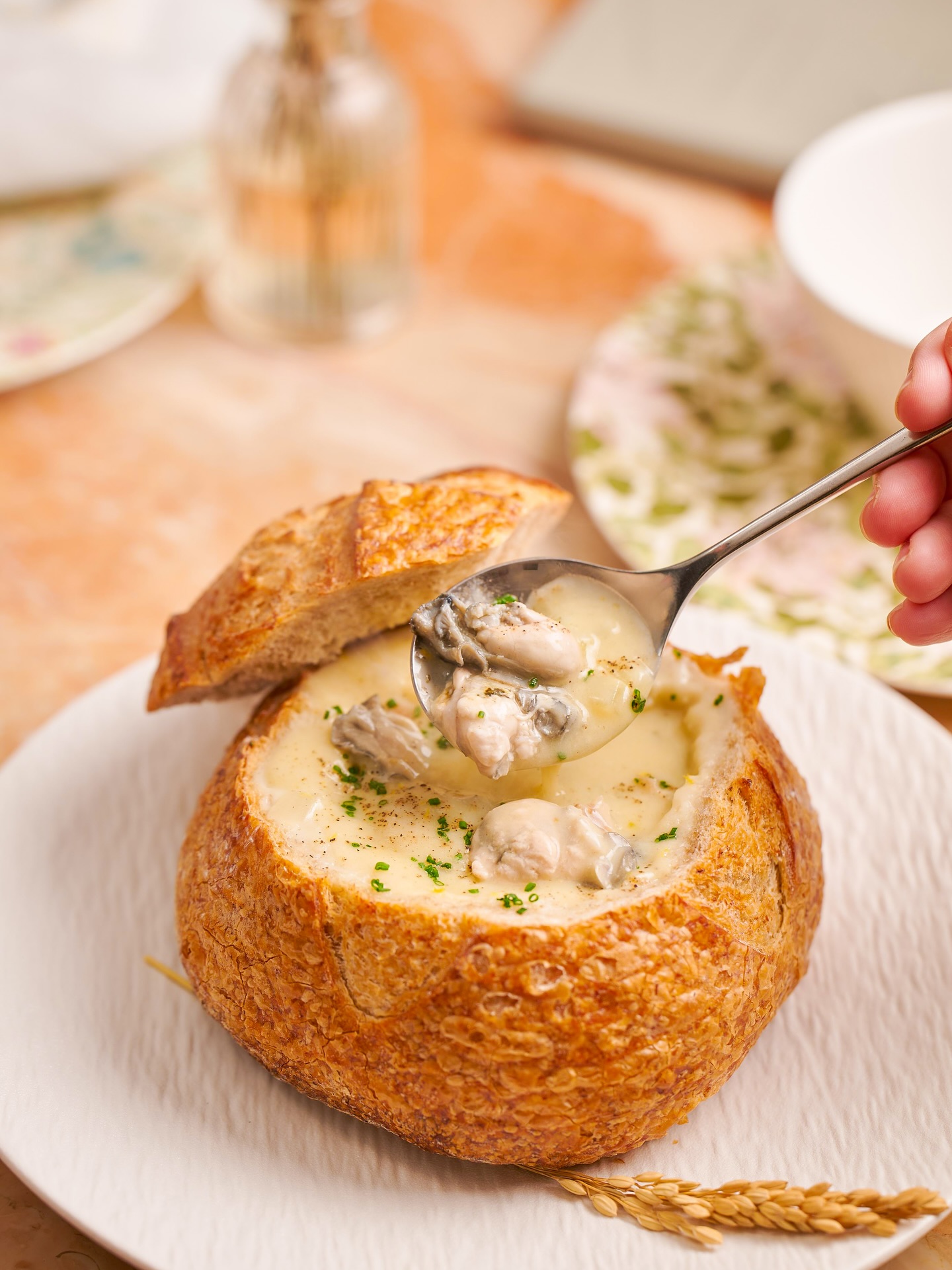 You know it’s time for some warm and hearty soup🥣 that hugs you like your favourite blanket, creamy, bursting with the briny pop of baby oysters.🦪
For reservations, click the “Reserve” button on our Instagram profile or visit our website. Walk-ins are warmly welcomed on a first-come, first-served basis. 💕
You may also view our latest menu offerings on our official website.
☎️ +852 2711 8088
🌐 www.medora.hk
📍G/F, 111 Wellington St, Central
#medorahk #chefvickycheng #鄭永麒 #central