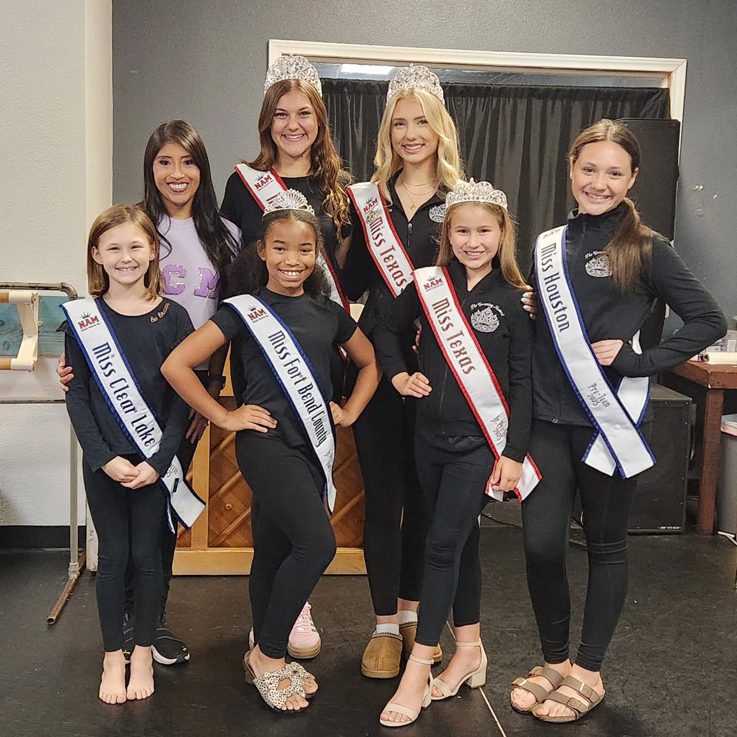9 TCM Girls
4 Dress Rehearsals
1 Excited Coach
Bristol, Dailey, Brynlee, Mila, Brighton, Emily, Francesca, Avery and Kira are ready to pack up, head out, and shine bright at National American Miss in Orlando!
Ready or not ..... oh, we ready! .... here we come!
#thecrowningmoment #PageantAdventures #PageantLife #PageantCoach #pageant #pageantqueen #beautyqueen #queen #pageantry #pageantgirl #pageantprep #goals #slayqueen #winning #winningteam #moments #crown #queen #coaching #coachlife #coaches #coach @bristoljoybelle @yourstruly_dailey @thenamtxjrpreteen_south @missbrynlee @milaleighanne @brighton_faith @thenamtxjrteen_north @hey.its.francesca @thenamtxteen_south @avery.michaela.bacon @thenamtxteen_north @thenamtxmiss_south @kira_ekukpe