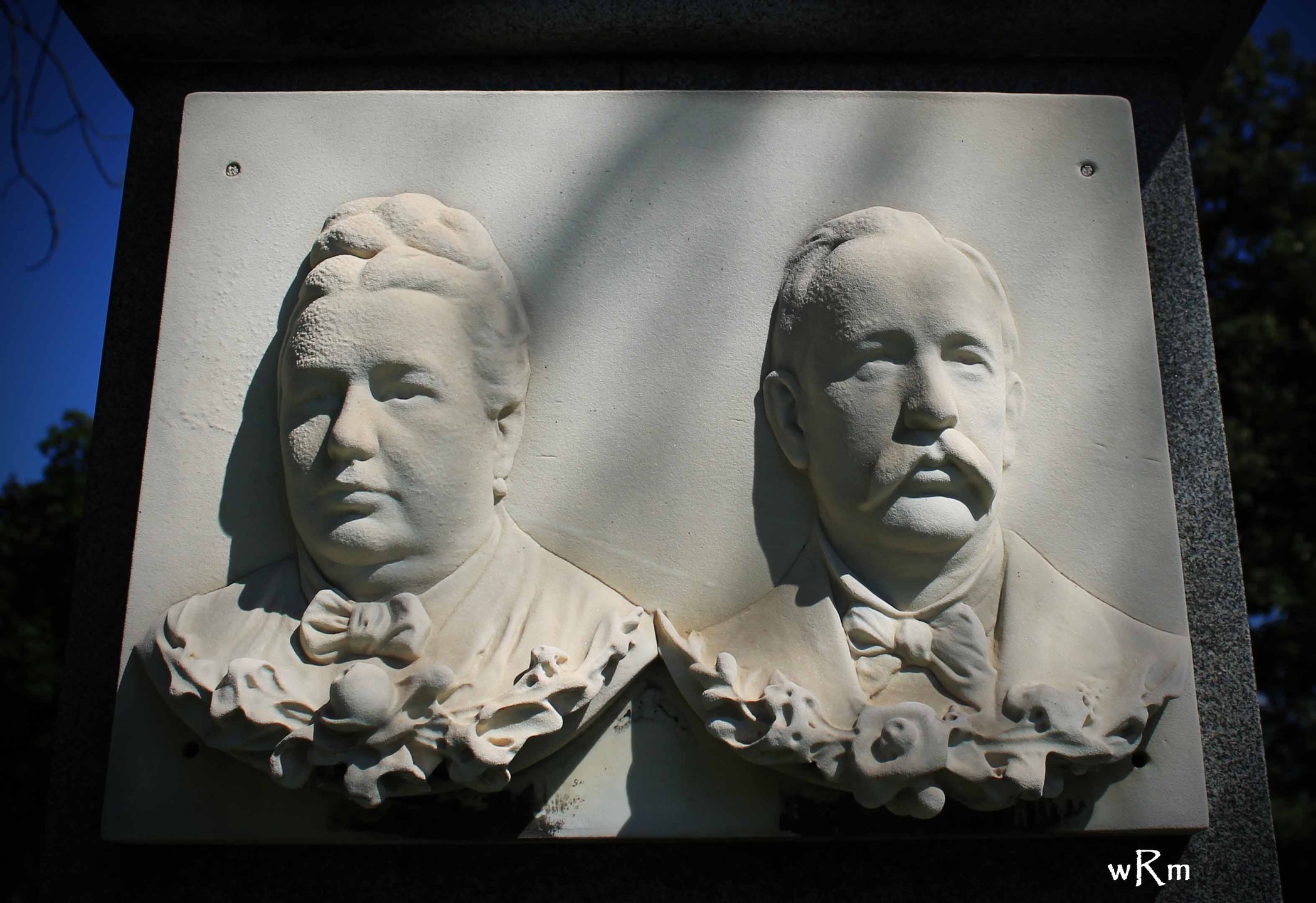 Forest Home Cemetery, Forest Park, IL
#cemeteryphotography #cemeterybust #cemeterycarvings #foresthomecemetery #chicagocemetery #chicagocemeteryphotography #tombstonetravels #cemeterylovers #cemeterywandering #cemeteryart #uniqueheadstones #taphophile