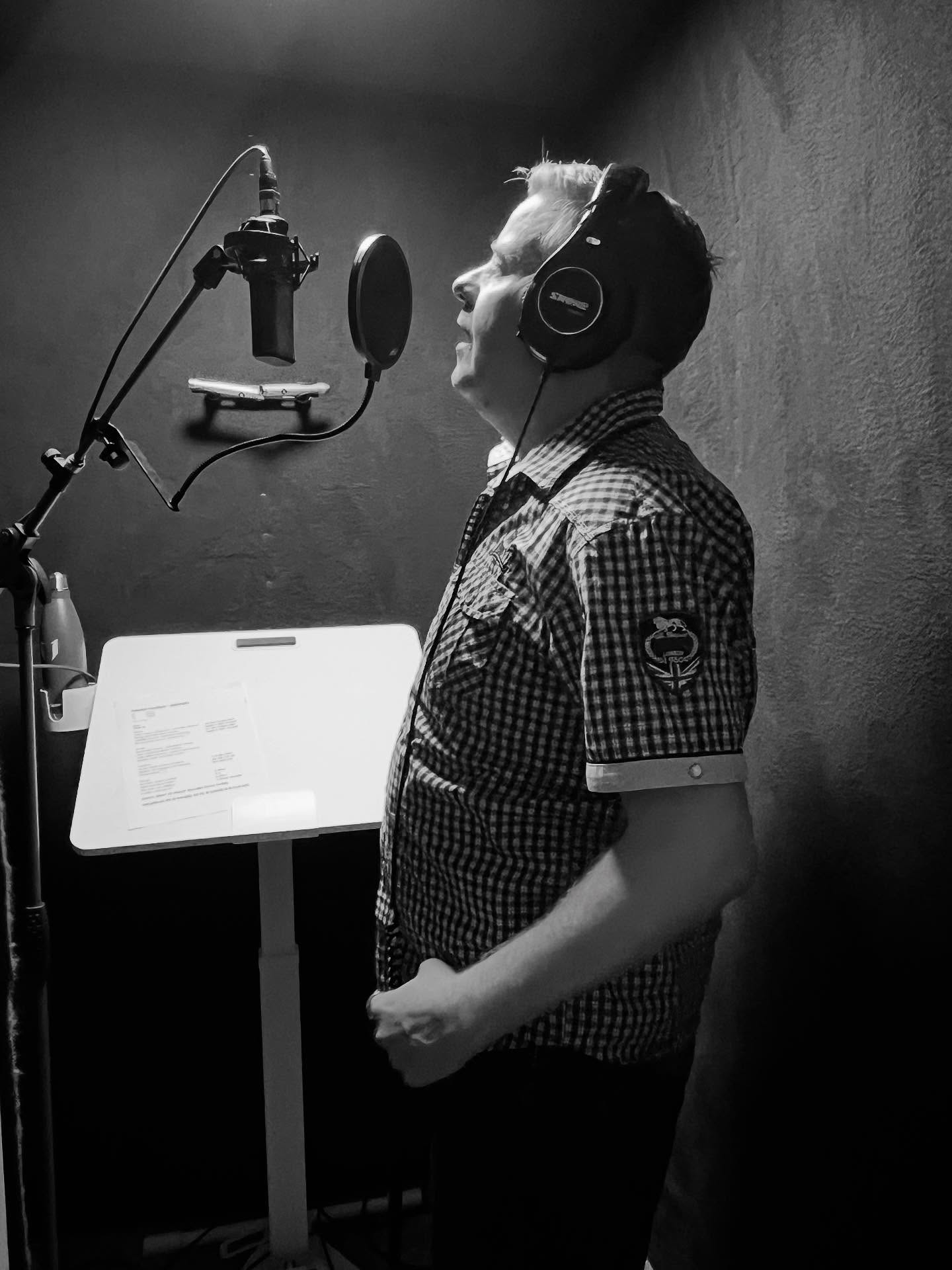 Tehtiin Pasin kanssa vähän suomirock:ia siis sellaista hempeämpää, mutta parempaa. Kyllä vaan kuulostaa jo nyt hemmetin hyvältä 😃🎼💪🏼
#suomirock #äänitykset #rockmusiikki #artisti #äänitysstudio