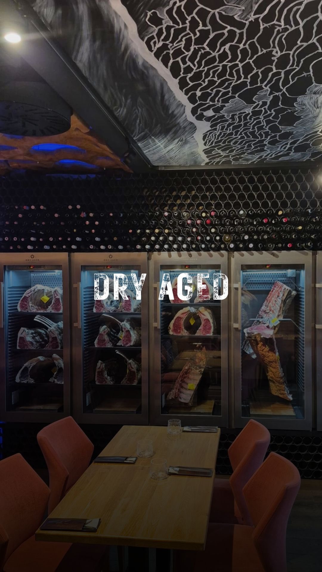 Dnes doobeda sme si trošku zatrénovali so štvrťami z našich dry agerov 🥩💪
Museli sme im urobiť miesto – zajtra totiž dorazí niečo nové 👀
Do ankety v príbehu sme vám dali tipovačku, čo nové nám zajtra pribudne do dry agerov… máte už svoj tip? 🤔
A dajte si rovno aj druhé kolo – koľko podľa vás váži takáto štvrť 🦴🥩? 😄
#steakhouse #meetmeatrestaurant #meetmeatsteakhouse #steakhousebratislava #hereford #dryaged #dryagedbeef