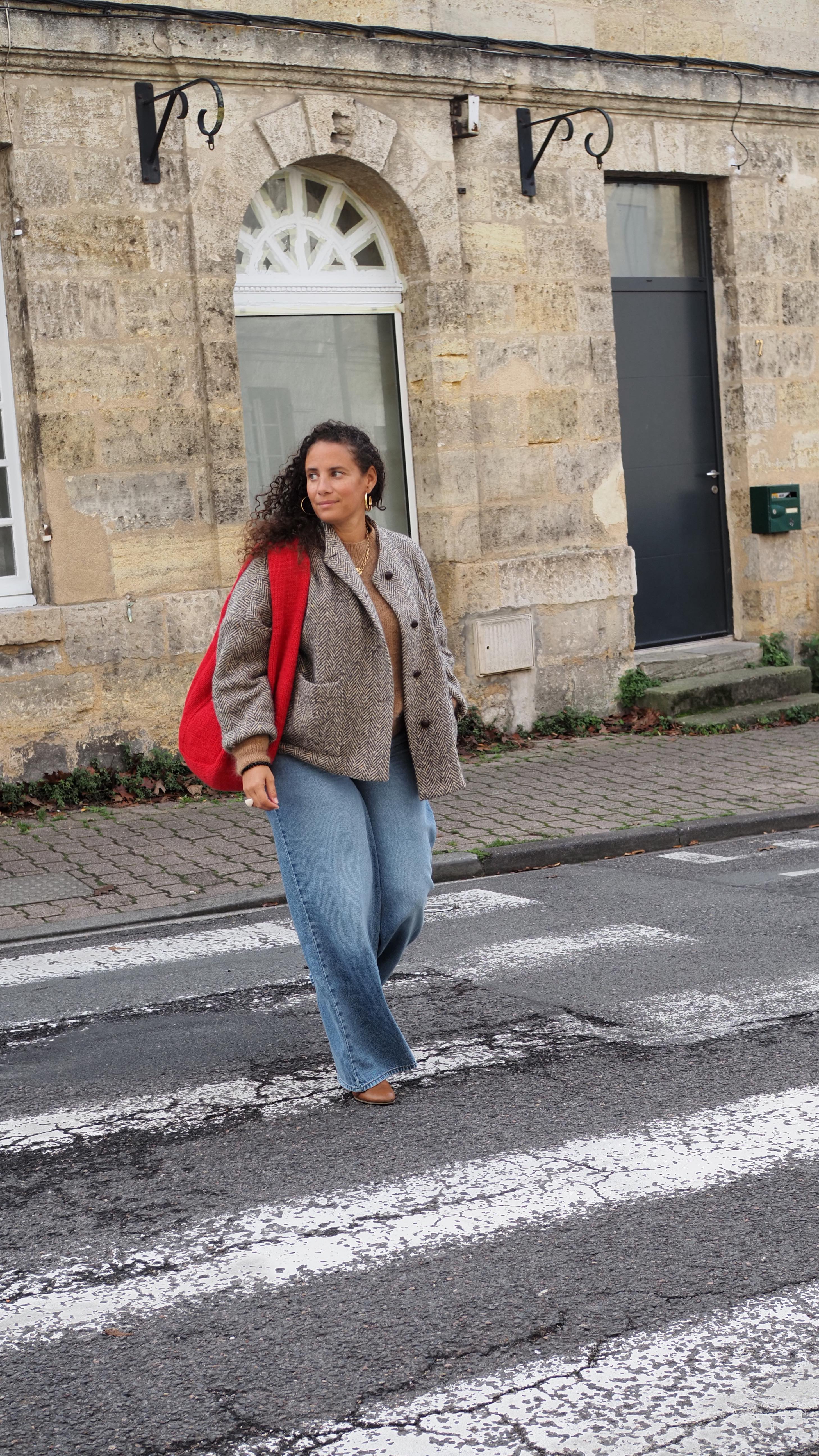 On est pas obligé de réserver les sacs tricotés à l’été … vous êtes d’accord ?
Fils . @lainesduvalgaudemar Tissu . @calissone.fr
.
.
#atelieremilie #ateliermiliedesigns
#knitting #knitweardesigner #mohairaddict
#tricotété #summerknitting knit knitting knitter
#tricot #strikk tricot #jeportecequejetricote
#monabyae #monabyae