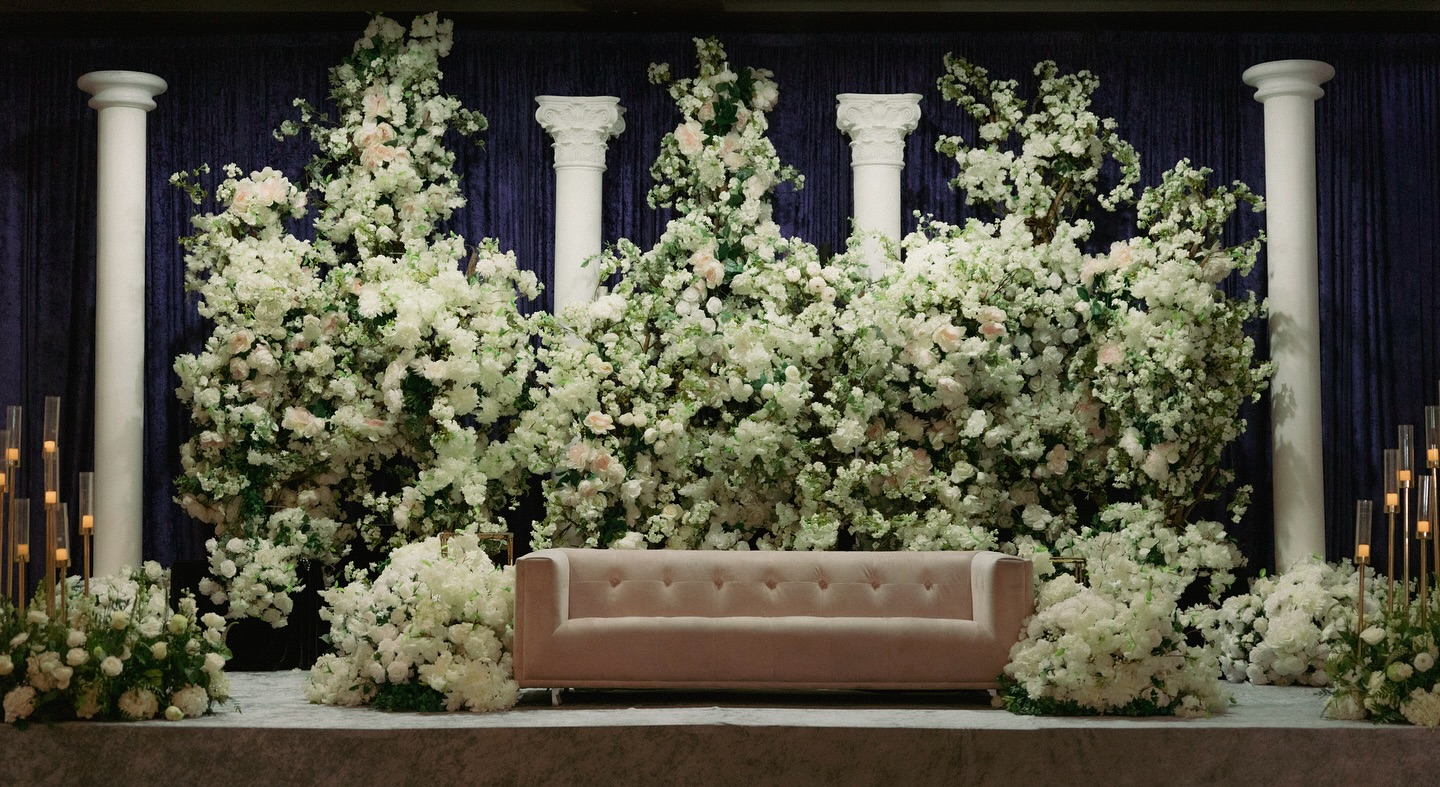 Where modern romance meets timeless elegance. Obsessed with these dreamy white blooms and that perfect blush velvet moment.
Design, Decor, Florals @universaldecor
Venue @ariaconventioncentre
Photography @parasrathi