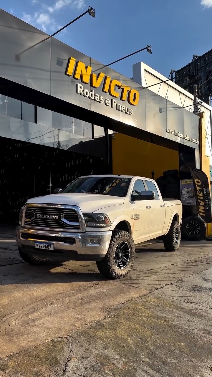 DODGE RAM 2500
🛞 Roda Presenza PRZ1414A – Preto Milling
• Medida: 18x9,0
• Furação: 8x165,1
• Offset: -12
• Cubo: 121,3
➡️ Visual robusto, acabamento premium e presença marcante para a RAM 2500.
🛞 Pneu Maxxis Razr MT-772
• Medida: 35x12,5 R18 LT
• Índice: 123Q | 10PR | M+S | RBL
➡️ Desempenho extremo no off-road, tração agressiva e durabilidade elevada para qualquer terreno.
🔧 Serviços Realizados
• Alinhamento
• Balanceamento
📍 Invicto Rodas e Pneu
📞 (16) 3771-2800
#InvictoRodasEPneu #Ram2500 #PresenzaWheels #MaxxisRazr #OffRoad #TruckLife #Rodas #Pneus #Alinhamento #Balanceamento