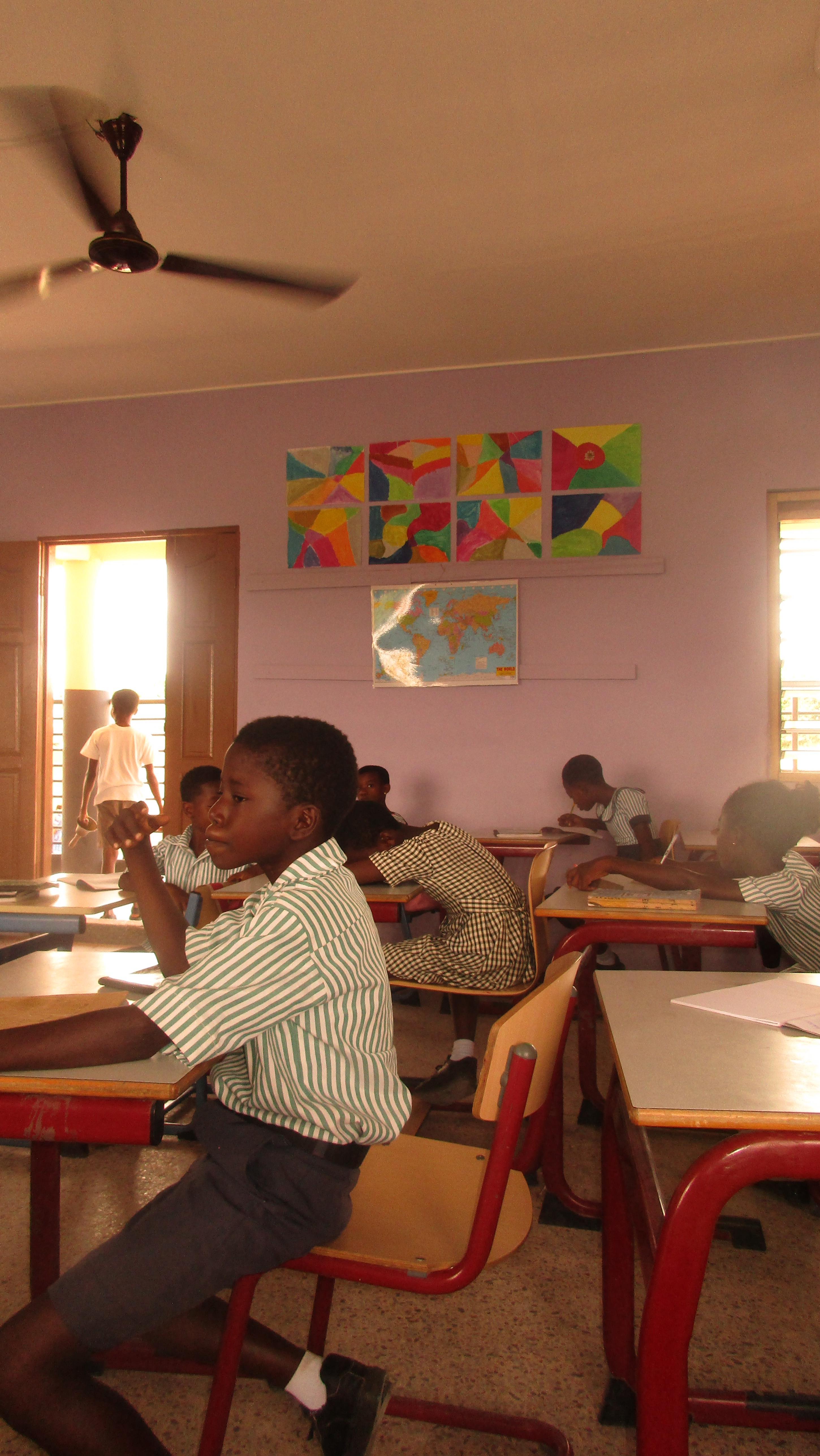 Midterm Week – jeden Tag eine Klausur! 💪 So schrieben in der Woche die Klassen 1-5 Klassenarbeiten unter anderem in den Fächern Mathe, Science, R&M (Religion & Morals) und Englisch. Am Ende des Terms folgt dann die zweite Rutsche Klausuren📝
.
.
#ghana🇬🇭 #school #exams #africa #education #zusammenfürghana