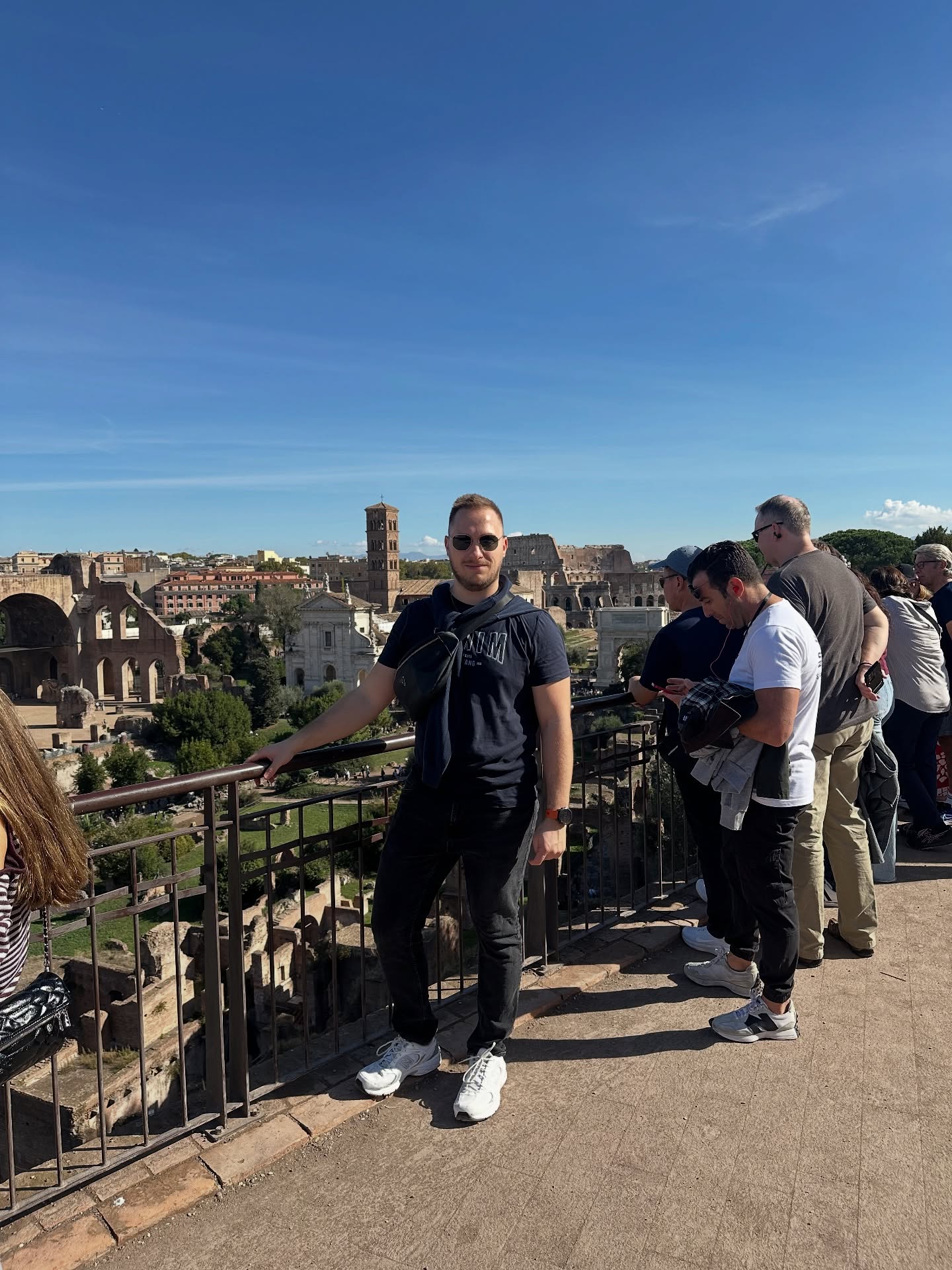 Všechny cesty vedou do Říma 🇮🇹🍝🏛️
~
Pro mě destinace plná inspirace, historie i dobrého jídla. Jak už bývá zvykem, tuto energii přetavím jinam. 🤫
#rome #inspiration #personaltrainer #trener #italy