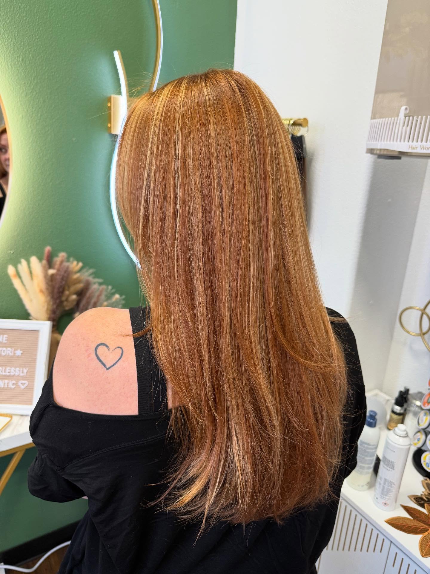 It’s fall!!! Obsessed with these gorgeous, multi-dimensional copper tones!!! Swipe for the before!
#tawnynicolehairdesign #coloradosprings #coloradospringshairstylist #coloradospringshairsalon #coloradospringshairextensions #coloradospringshairdresser #coloradospringshaircolor #downtowncoloradosprings #downtowncoloradospringshairstylist #phenixsalonsuites #phenixsalonsuitescoloradosprings #copper #copperhaircolor