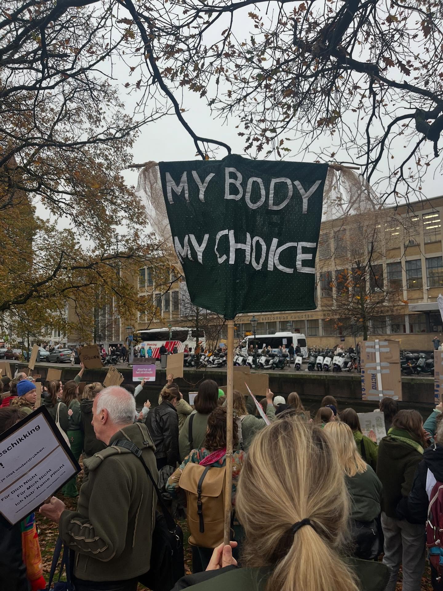 Yes, even here in The Netherlands we can’t take this conversation for granted.
Reproductive rights are so so so important and for some reason so isolated from the parenting conversation. Like a hushed whisper in the corner. Maybe good to bring it out of the corner? Make a little more room for discussion. Especially in today’s divided world ♥️