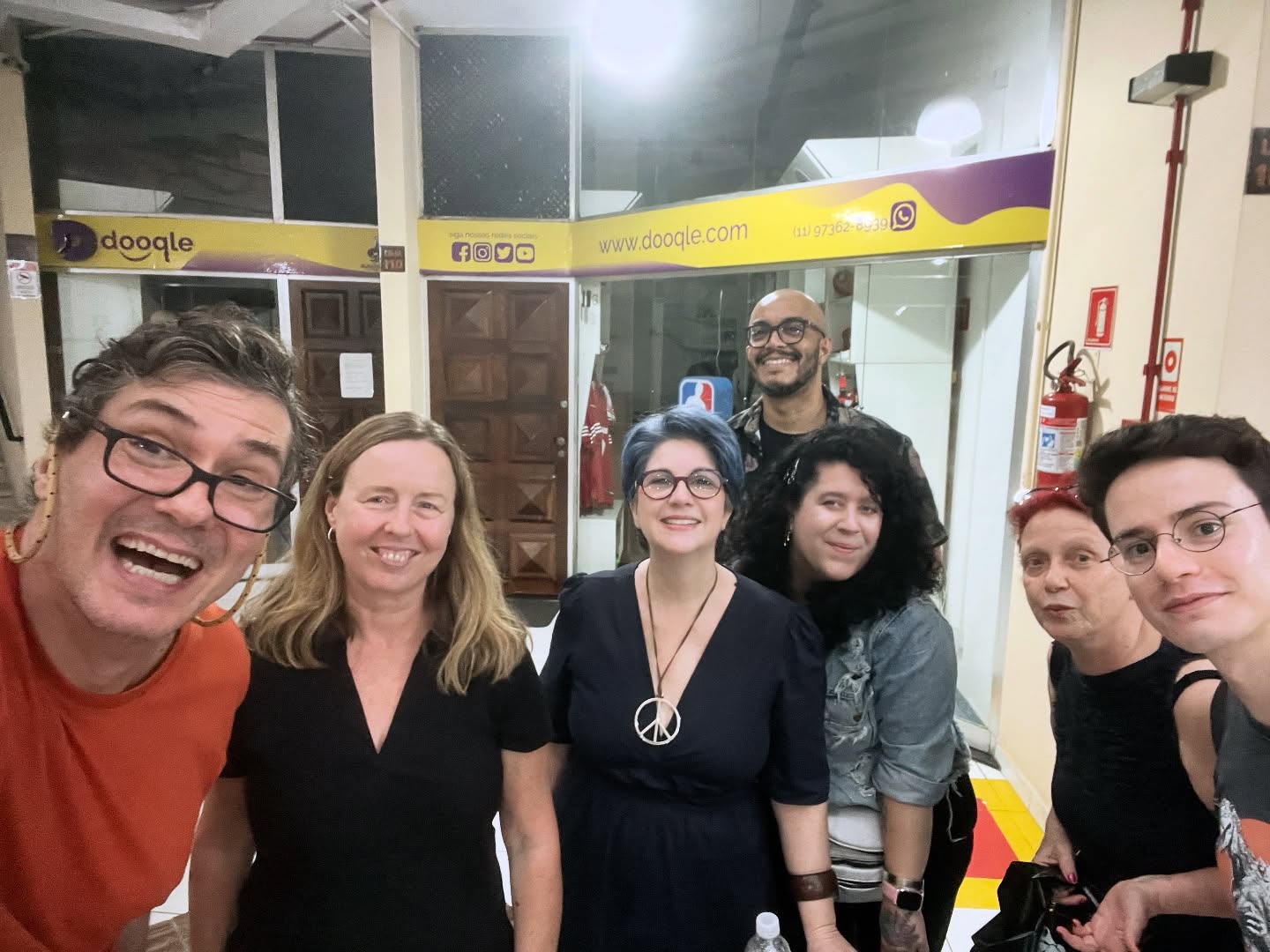 #TBT especial… ou espacial 👽 na Livraria UGRA para o lançamento dos livros:
📕Brazilian Science Fiction Film: A Critical History, por Alfredo Suppia (SUNY Press)
📖Brazilian Horror Cinema in the 21st Century, por Laura Canepa & Stephanie Dennison (Tamesis)
📕Cinema de Horror: Uma Introdução, por Rodrigo Carreiro e Laura Cánepa (Genio Editorial)
📚A Mulher do Futuro: Filmes, Feminismos e Distopias Brasileiras, por Luiza Lusvarghi (Phantastika)
No evento ainda rolou a Mostra Marcos Bertoni e Coletivo Di Quattro
#TBT❤️ #Lancamento #Cinema #LiteraturasobreCinema #FiccaoCientifica #Filmes #Livros #UGRA #RZPFilmes #SobreOCinema #CinemaBrasileiro #Encontros