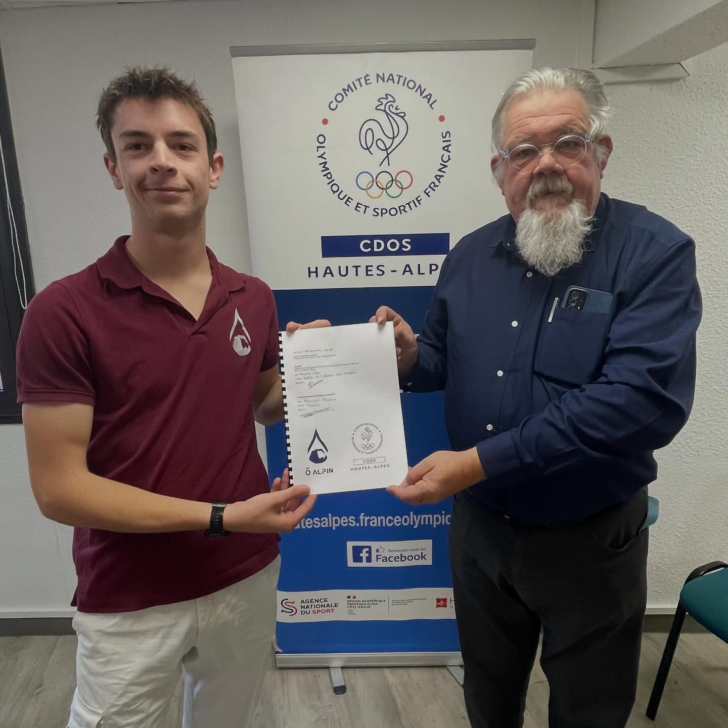 🤝 Nouveau partenariat !
Ô ALPIN est fier d’équiper le @cdos_05 des Hautes-Alpes 🏔️
Une belle collaboration locale pour promouvoir le sport et les valeurs Haut-Alpines.
Le CDOS 05 portera désormais nos couleurs lors de ses représentations et communications officielles 💪
#hautesalpes #oalpin #cdos #local #ecoresponsabilité #partenariat #madein05