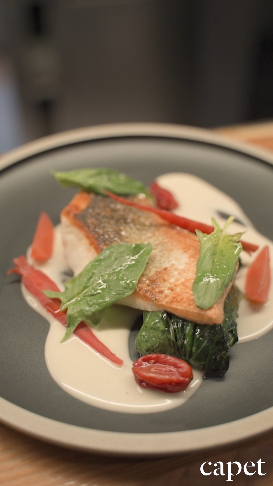 El ambiente se construye entre la calma del espacio y el detalle del servicio.
Una propuesta clara, donde cada elemento encuentra su lugar.
🔗 Reserva fácilmente desde el enlace en nuestra bio
📍 Carrer del Cometa, 5, Ciutat Vella, 08002 Barcelona
📞 937 20 44 21
#capetrestaurante #barcelonarestaurants #cocinahonesta #temporadaencapet #restaurantesbarcelona #guíamichelin #cocinadeautor #cocinatecnica #productolocal #barriogotic Ver menos