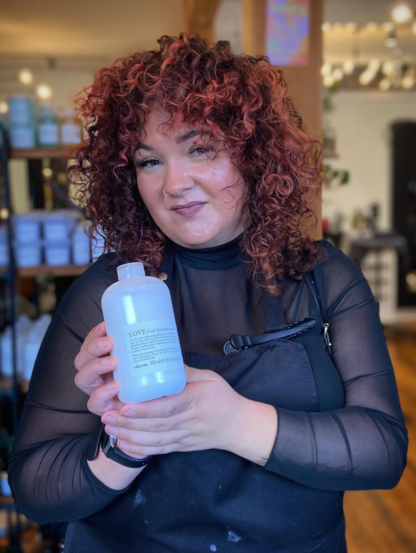 Sicca with her favorite product - Love Curl Cleansing Cream by Davines! ❤️🔥 This all in one shampoo and conditioner is a light cleansing cream that gently removes impurities, and is ideal for hair of all curl patterns!
.
.
.
#davineslovecurlcleansingcream #davinesproducts #lovecurl #davinesessentials #davinesnorthamerica #shinyhair #nourishment #elasticity #softhair #curlyhairproducts #favoriteproducts #richinproteins #bvitamins #almondextract #westernmass #northamptonma