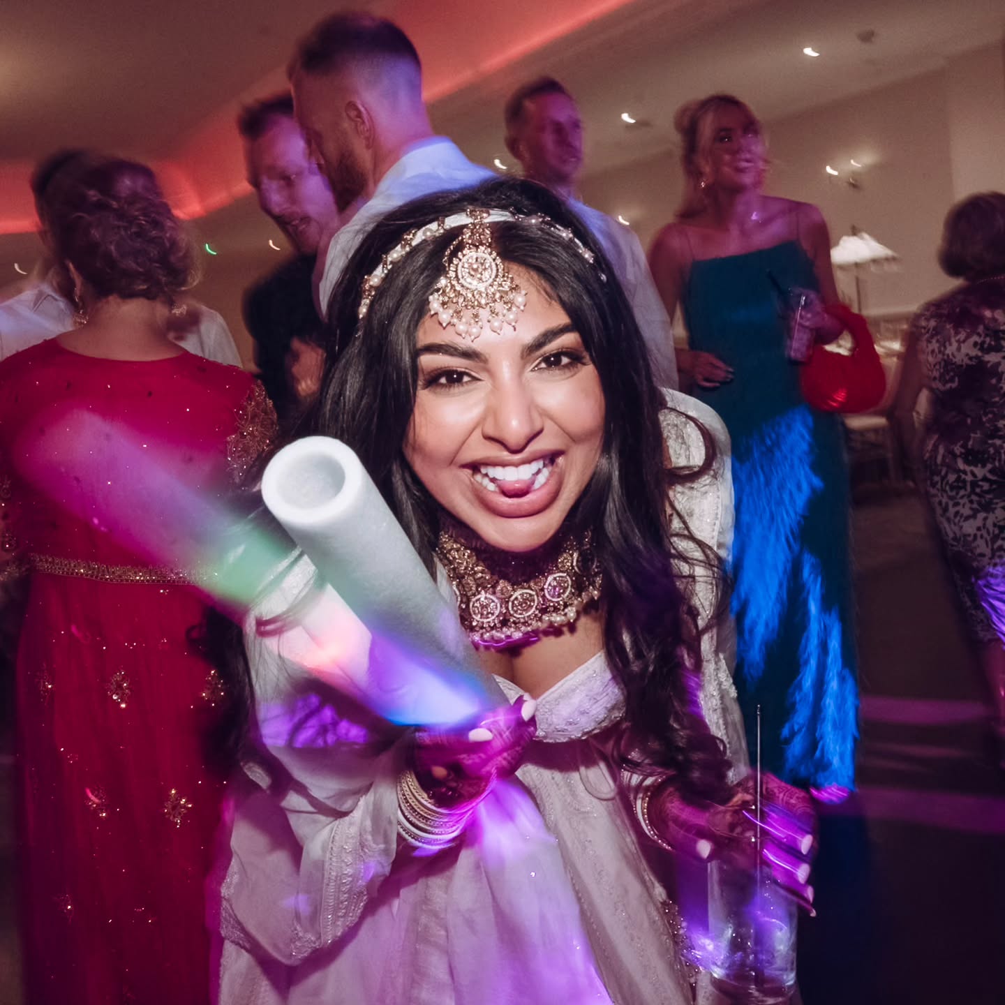 The one where Sonia busts a move 💃
.
.
.
.
.
Venue/ @hatherleymanor
MUA// @charlyannmua
Hair // hairbyhafsa_
Groom's Horse // @bajabeatsuk
Live Music // @beatsbylions
DJ // @djshaiguy
Sax // @chriszaywilliams
Decor // @silverpeacockevents
