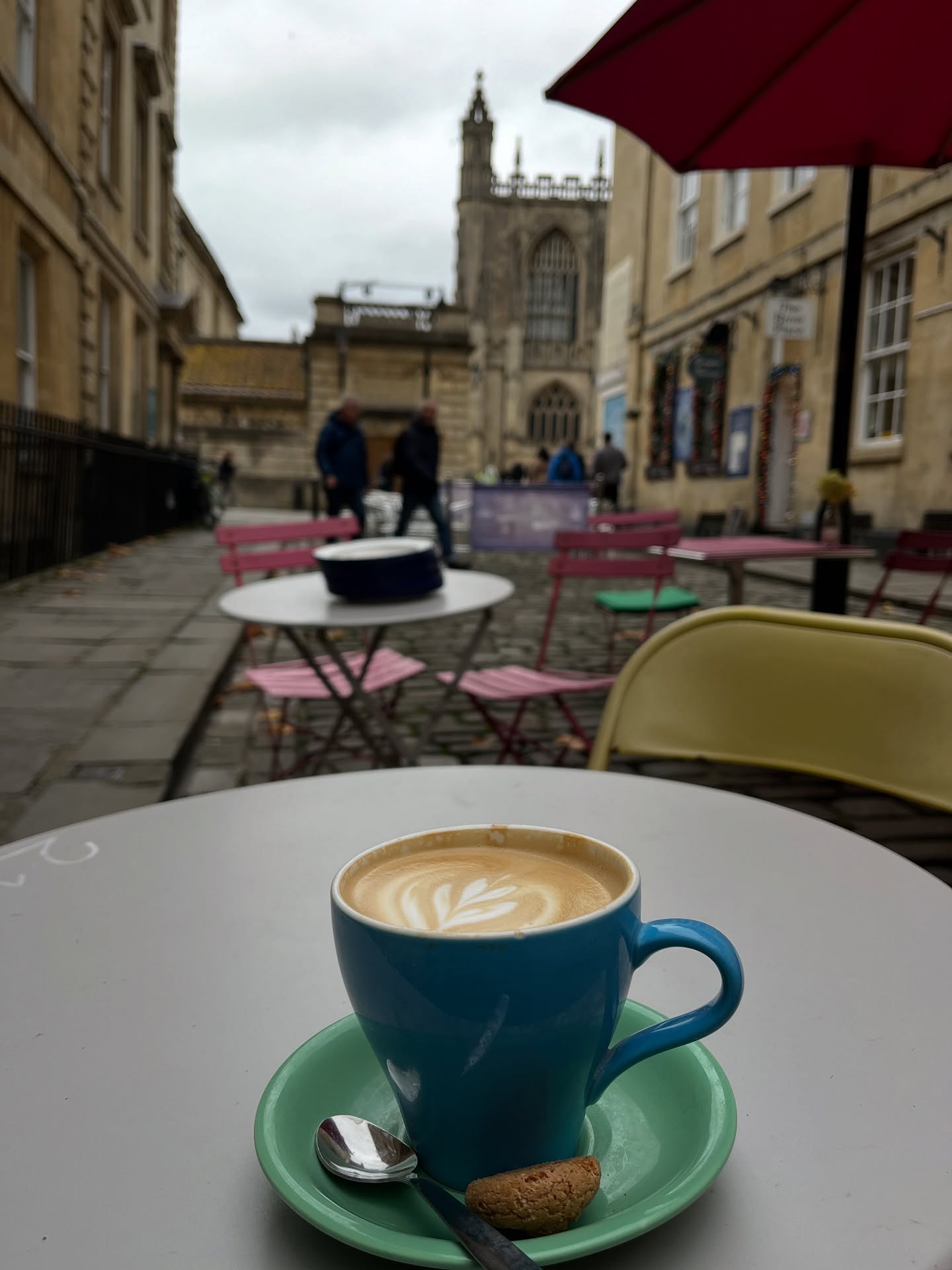 A lil ‘get to know you’ game… what’s your go-to coffee order, and what can you make it mean about you? (We humans LOVE creating a narrative 💁🏼♀️)
I’ll go first… single shot latte please (cows milk 🐄)
Loves the subtleties, nothing too intense, and all about the indulgent hot milk vibes with a pretty picture on top (hello Taurus)
Undertone of regret about being not what the cool kids have, but never enough to make me actually order something else 😂
Sometimes people assume that less intense = lower quality or standards. Not the case. Endlessly underestimated 🤷🏼♀️
Long and slow, not a one shot wonder.
And yes, the cup it’s served in DOES make a difference 🤞🏼
Does this sound like me? 😂 Tell me yours…
#coffee #selfemployed #freelancers #bath #bristol #cornwall #falmouth #creatives #therapists #yogateachers #selfawareness #storytelling #introhettoknowmeposts #introdictionposts