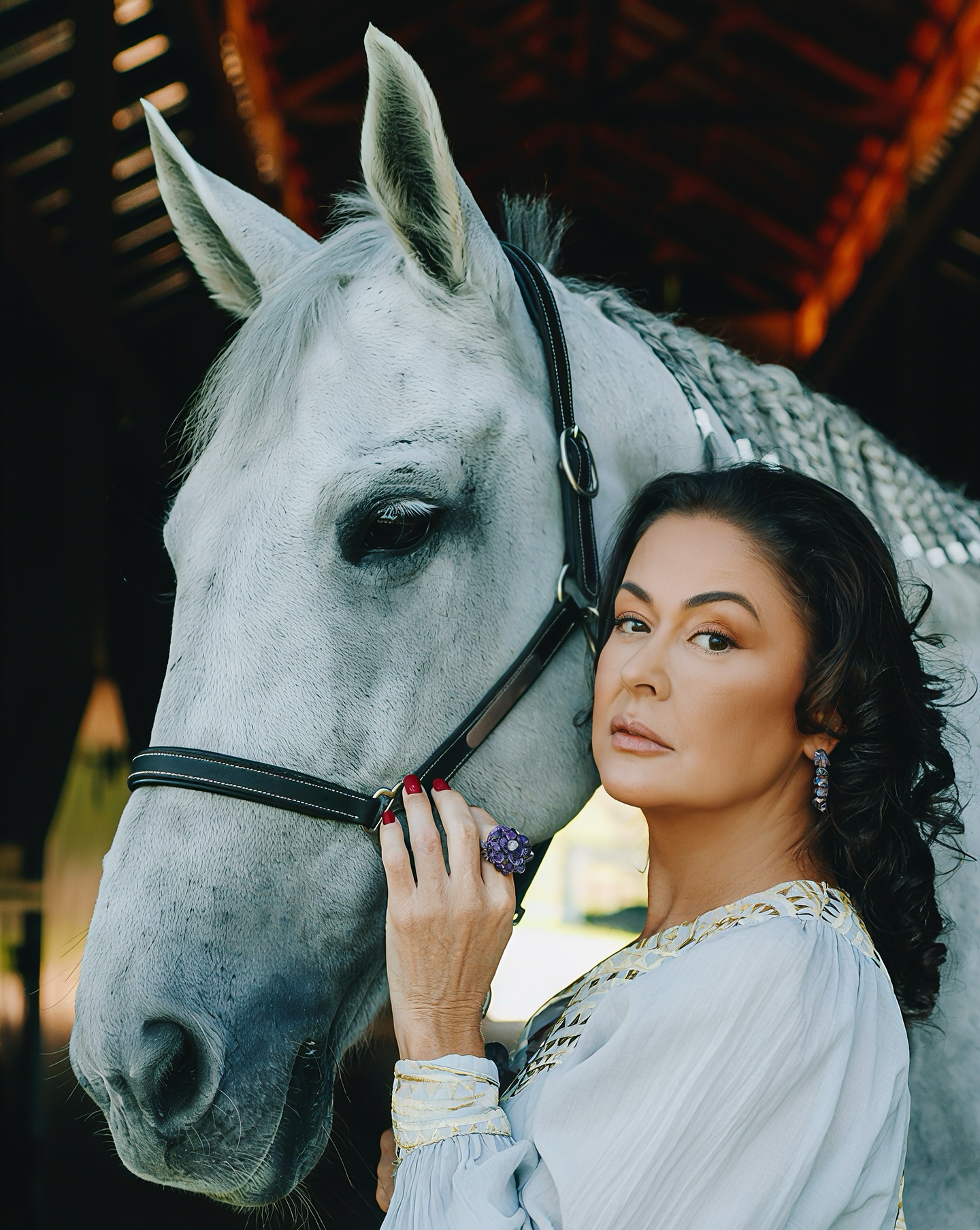O conjunto de anel e brincos foi feito com cascalhos de pedras ametista costurados, um a um, no bordado macramê.
Interligados pelo seu apelo visual e propriedades energéticas.
Para adquirir quaisquer dessas peças, entre no nosso site e aproveite o FRETE GRÁTIS para compra de quaisquer produtos pronta entrega.
#luxosustentavel
#elegancianatural
#biojoiasexclusivas
