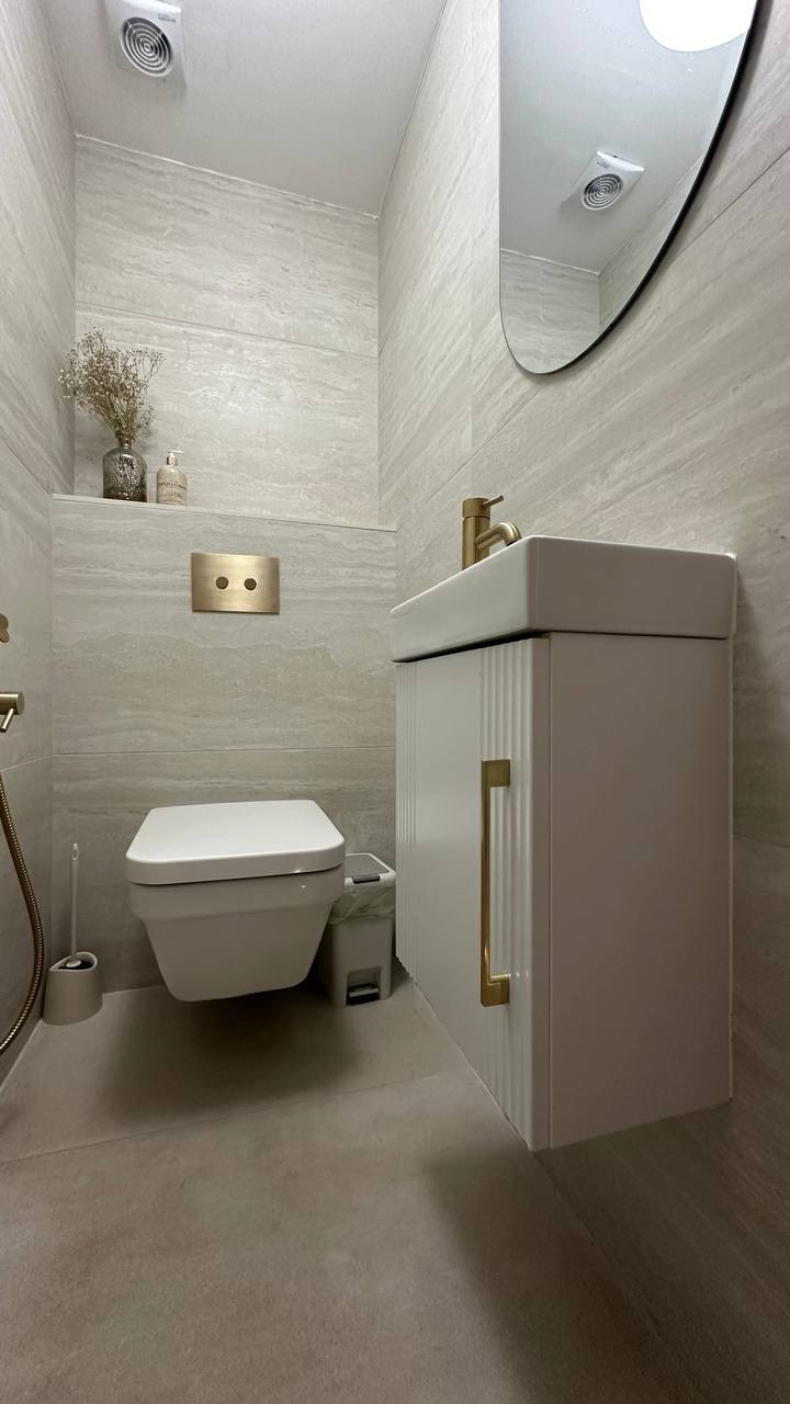 Cloakroom refresh: simple, elegant, functional.
Get in touch with us for a free design consultation at Sheths Interiors.
#BathroomDesign #CloakroomDesign #SmallBathroomIdeas #BathroomInspo #ModernBathroom