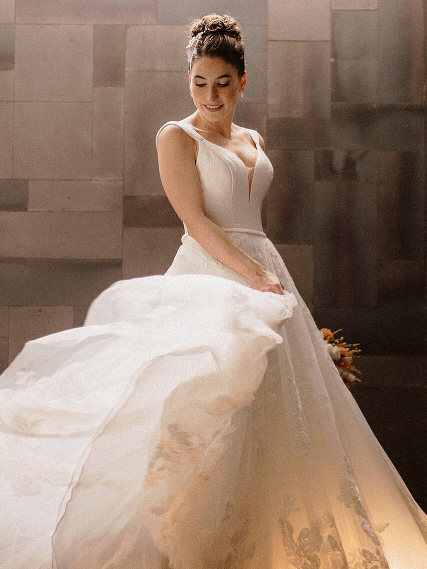 Last year’s White November Sale brought so many magical moments, including this one from our real bride, Luiza 💫
“I loved shopping with Brides Do Good, specifically during White November Sale... The shop has such a wide selection that it was easy to try different shades and styles, helping me choose one for me. Thank you again for the amazing team!”
We’re beyond grateful to be part of stories like these — and we can’t wait to help even more brides say yes to their dream gown this season 🤍