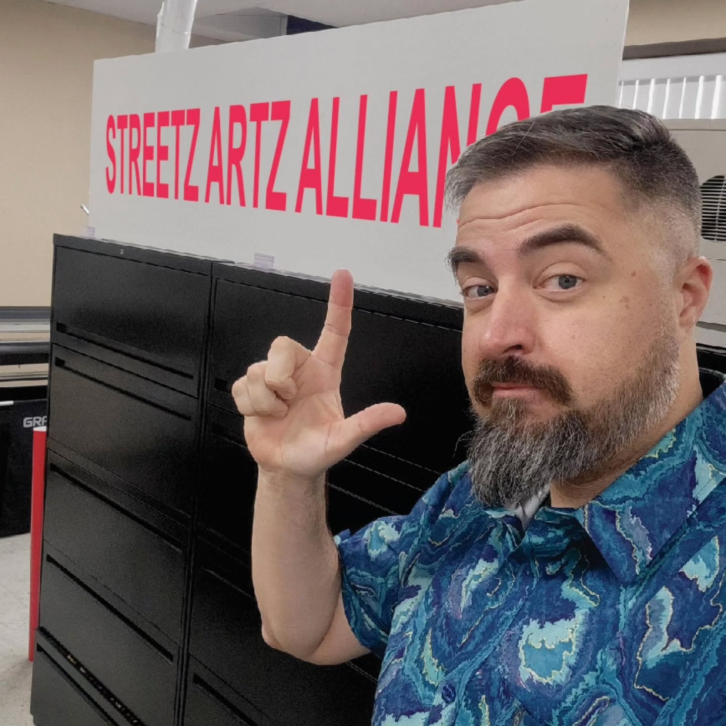 The Streetz Artz Alliance. It's a thing! The curators of this Alliance do their best to promote things in all of the honest ways and be pleasant to work with. We value the time of our artists and our patrons and wish the best for all. We are so happy to support the breweries that host us and the patrons that shop from our artists. Thank you!
#craftshow #craftmarket #handmade #streetzartzalliance #curated #shopsmall #shopandsip #localartists #supportsmallbusiness #drinkillinois #beerandart #breweryadventures