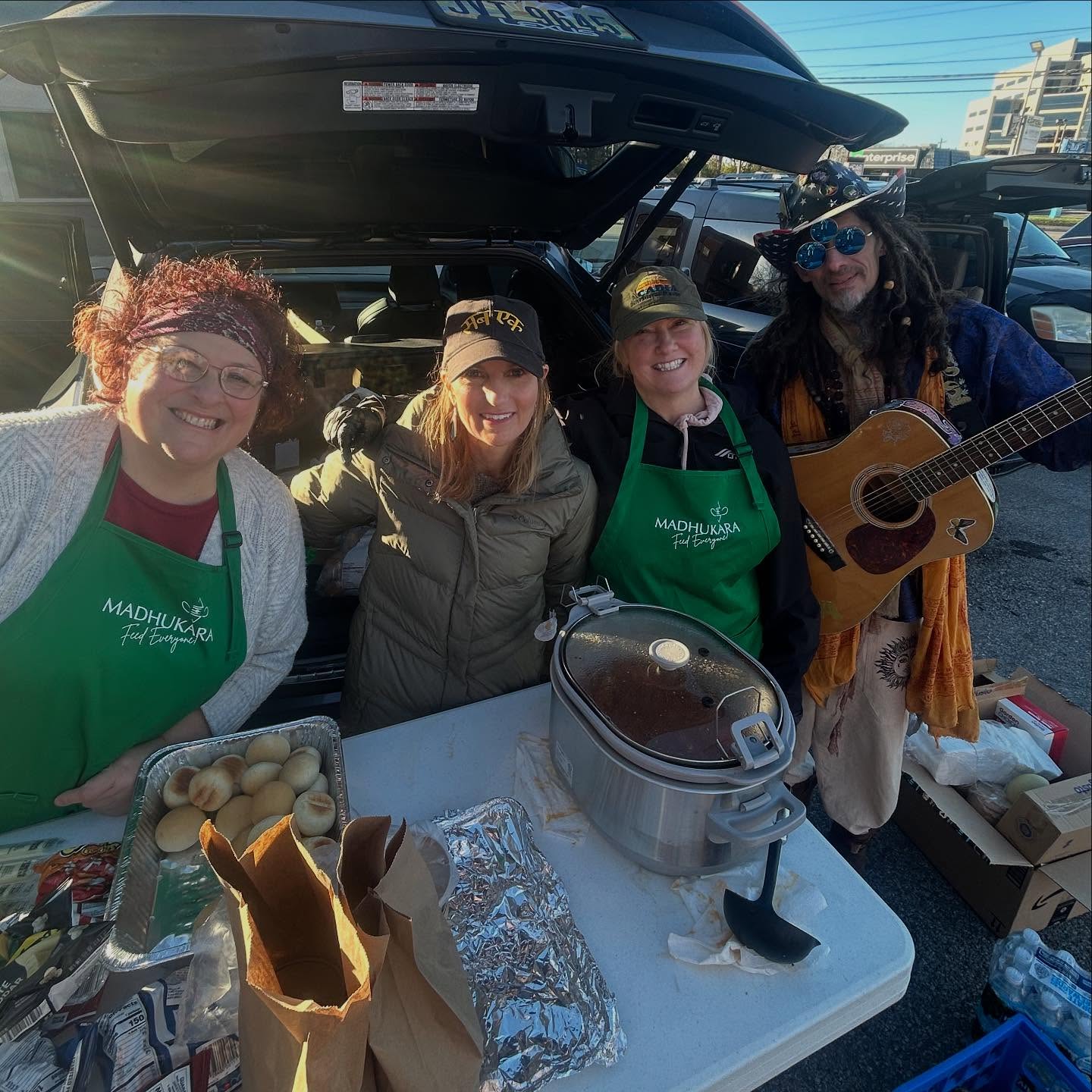 We just set up a surprise soup kitchen on East Broad in Columbus, OH! We served hot veggie soup and distributed hygiene items to those who needed a little extra help this month 🐝♥️ SPECIAL THANKS to @rudradasbaba, @lizzyanne71, @melissa.bozzuto, and Keri 🙏🏻
#feedeveryone #meals #nonprofit #asseenincolumbus #cbus #serve #serveothers #love #heal #gratitude #lovethyneighbor #takingittothestreets