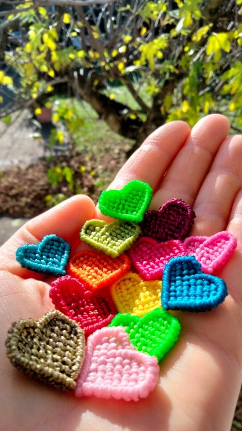 💡Tu cherches une idée cadeau mignonne pour Noël ?
🤗 Je crois que je connais une recette magique !
✨Un petit mot doux + un peu de couleur + une pincée de coeur + on agite tout ça et PAF, ça fait pas des Chocapic 😅, mais ça fait un petit cadeau parfait pour Noël 🎁
#cadeauenfant #cadeaunoel #cadeaumignon #bijouxcolorés
#accessoirescolorés #ideecadeau #ideecadeaubijoux #petitmotdoux #cartecadeau #bijouxmacramé #pompomscolores #porteclespersonnalisé #bijouxcolorés #coeurenmacrame #faitmainavecamour #FaitAvecJoie #creationartisanale