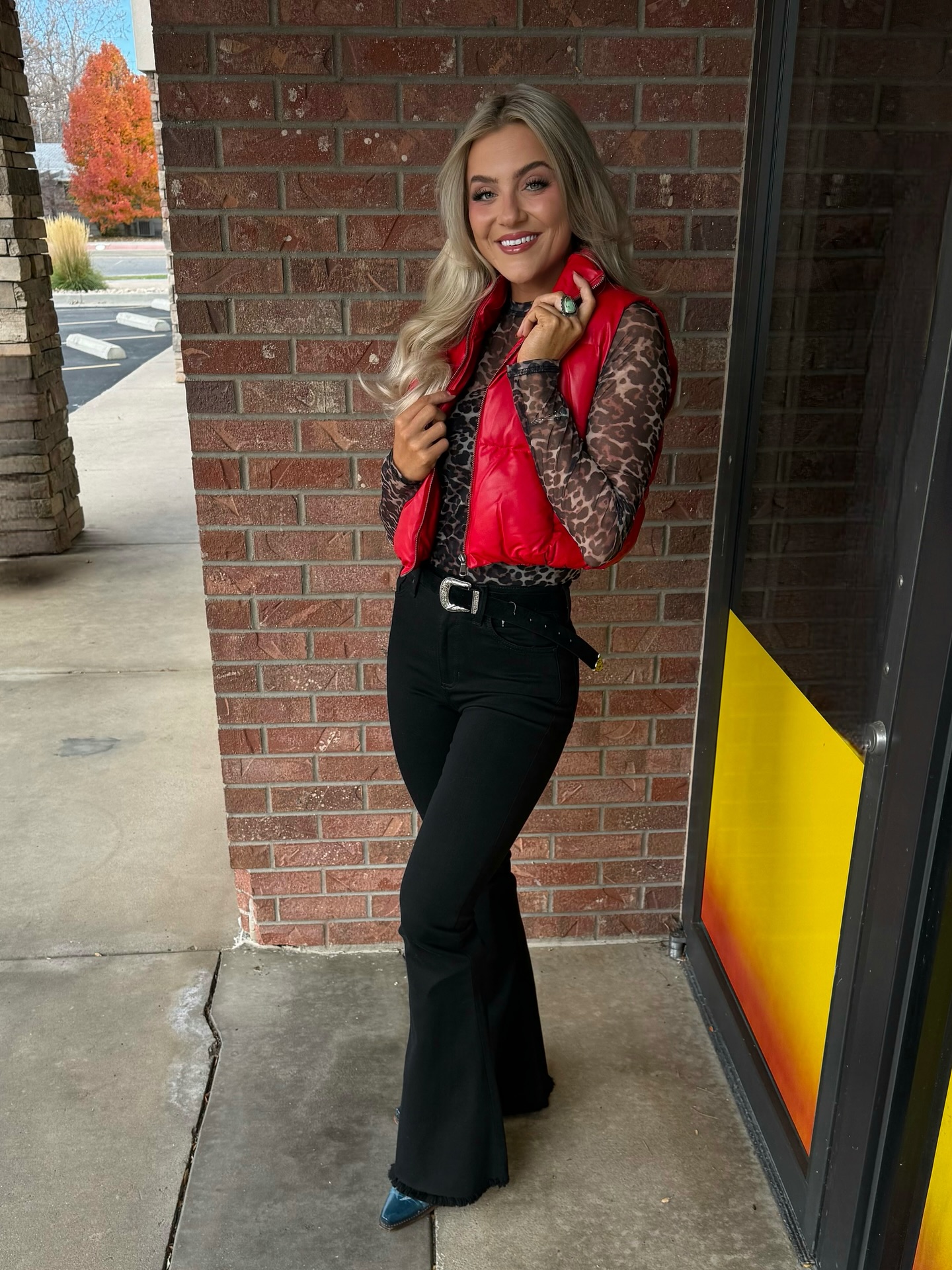 We’re so proud to sponsor @lindseyfancherrule, your 2026 Miss Rodeo Colorado, as she gets NFR-ready! 🤠✨
Getting her glowing and helping her style multiple outfits has been such a joy. Lindsey is as sweet and genuine as she is stunning — Colorado is lucky to have her representing our state, and we love every time she walks through our doors.
✨ Stay tuned — more of her curated NFR looks drop this week!
To celebrate:
🛍️ 20% off the boutique
☀️ $10 spray tans — one of Lindsey’s go-to services!
Cheering her on all the way to Vegas! 💛🔥