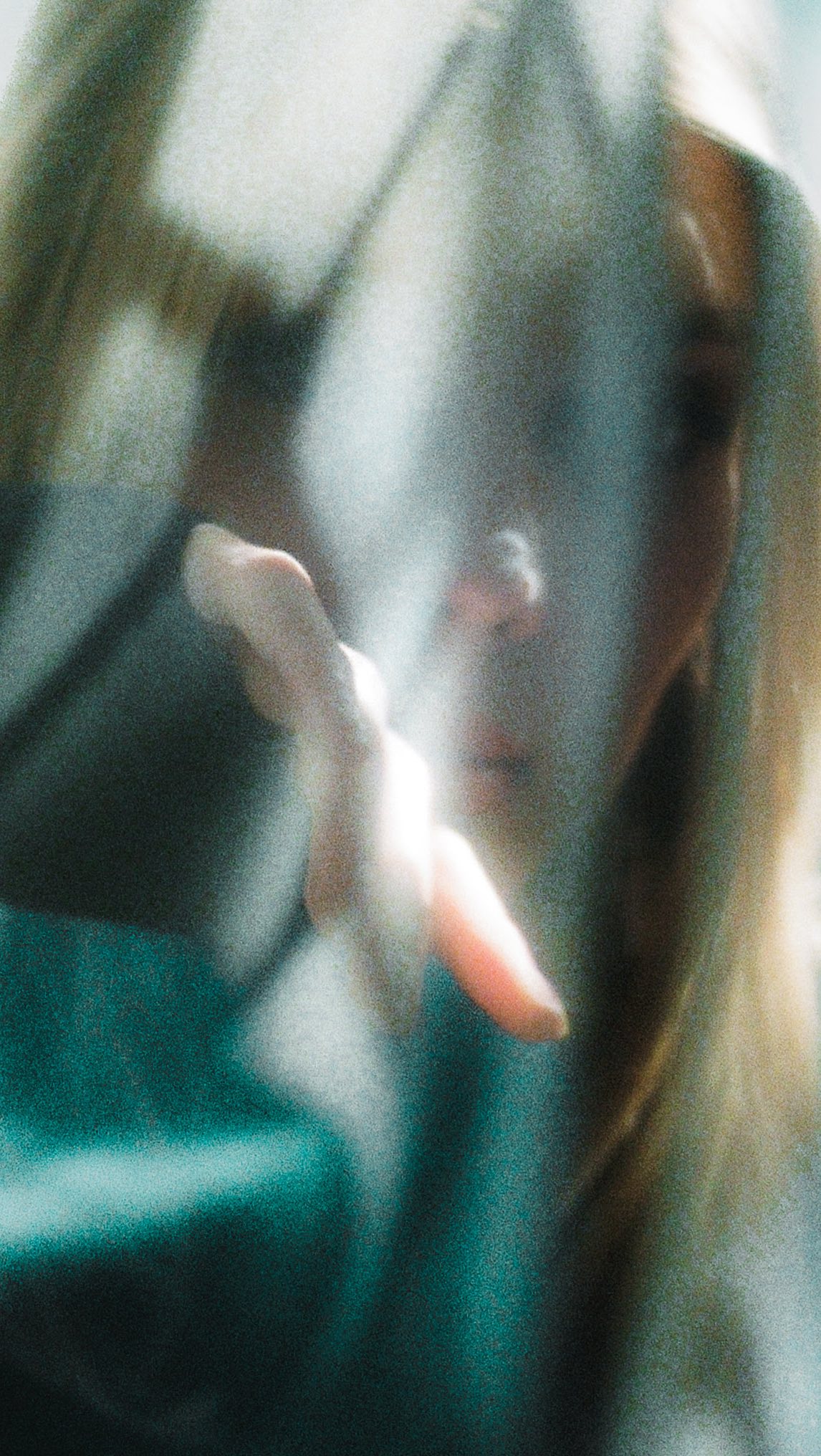 No stranger to self-reflection, @aubanymusic confronts weighted memories with her latest single
‘Waterworks’. Written to her younger self, its combined chaos and catharsis is an unfiltered expression of emotional turbulence.
Musically, Waterworks reflects that intensity. Deeply inspired by the sonic experimentation of
Hiatus Kaiyote, Aubany leans into rhythmic unpredictability and layered textures to evoke
the volatility of regret, memory, and self-forgiveness.
@pipinandtheducks caught up with @aubanymusic to chat about the creation process, upcoming shows and writing music for catharsis ✨