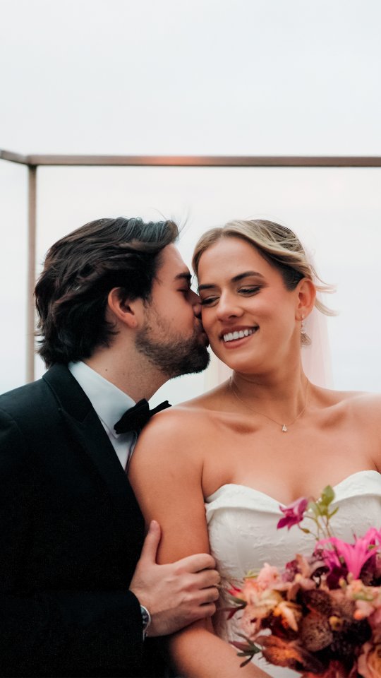 Every look, every laugh - perfectly in tempo 🎷
Krystal & Jacob's day had rhythm - the kind you feel, not plan. Jazz energy, fall colours and moments that spoke louder than words. 🤍 The energy was infectious!
@jessicaruxtonphotography
@ericafiorido.photography
@caesarswindsor
@djpjproductions
@allure_event
@cjhflorals
@bridetobe.boutique
@mooresclothing
@makeupby_tinabablusha
@leoandmane
@precisionjewellers
@abrahamsjewellery
@thepantrybakeshop
@bellacartainvitations
@sottozerocatering
#blurthelinefilms #windsorweddingvideographer #windsorweddingvideography #windsorwedding #justmarried #weddingfilm #weddingseason #windsorweddingvideo #augustus27 #caesarswindsor #caesarswindsorweddings