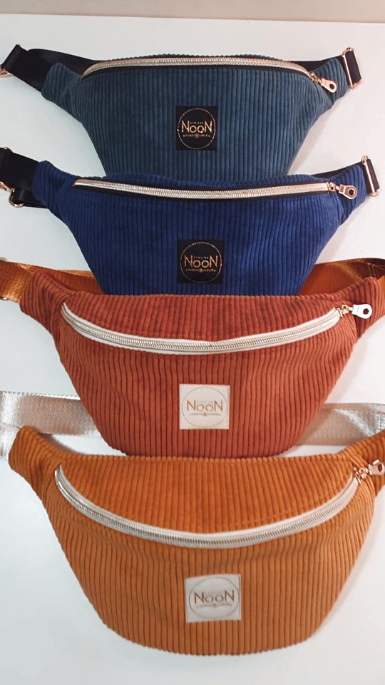 ✨️ Nouvelle collection de bananes toute en douceur pour vous accompagner cet hiver.
Elle est à retrouver dès samedi 15 novembre dans la boutique @etincelles_par_les_artisanes 3 rue Marius Debout à Forcalquier
🤍 Et si vous n'avez pas la patience d'attendre jusque là, elles sont dors et déjà disponibles chez @atelier_kalayaan au 29 rue Soubeyran à Manosque
Dites moi en commentaire laquelle est votre favorite.
----------------------------🤍-------------------------------
Salut, je m'appelle Manon, j'ai créé ma marque de sacs et assessoires textiles pour faire briller toutes les femmes au quotidien!
Mes créations sont vos alliés pour chaque jour et dans toutes les circonstances 😘
Ici tout est cousu main pour sublimer votre quotidien 🤍
#ateliernooncreation #femmecreatrice #pourfemmes #provence #creartrícefrancaise #saccousumain #accessoiredemode #madeinfrance