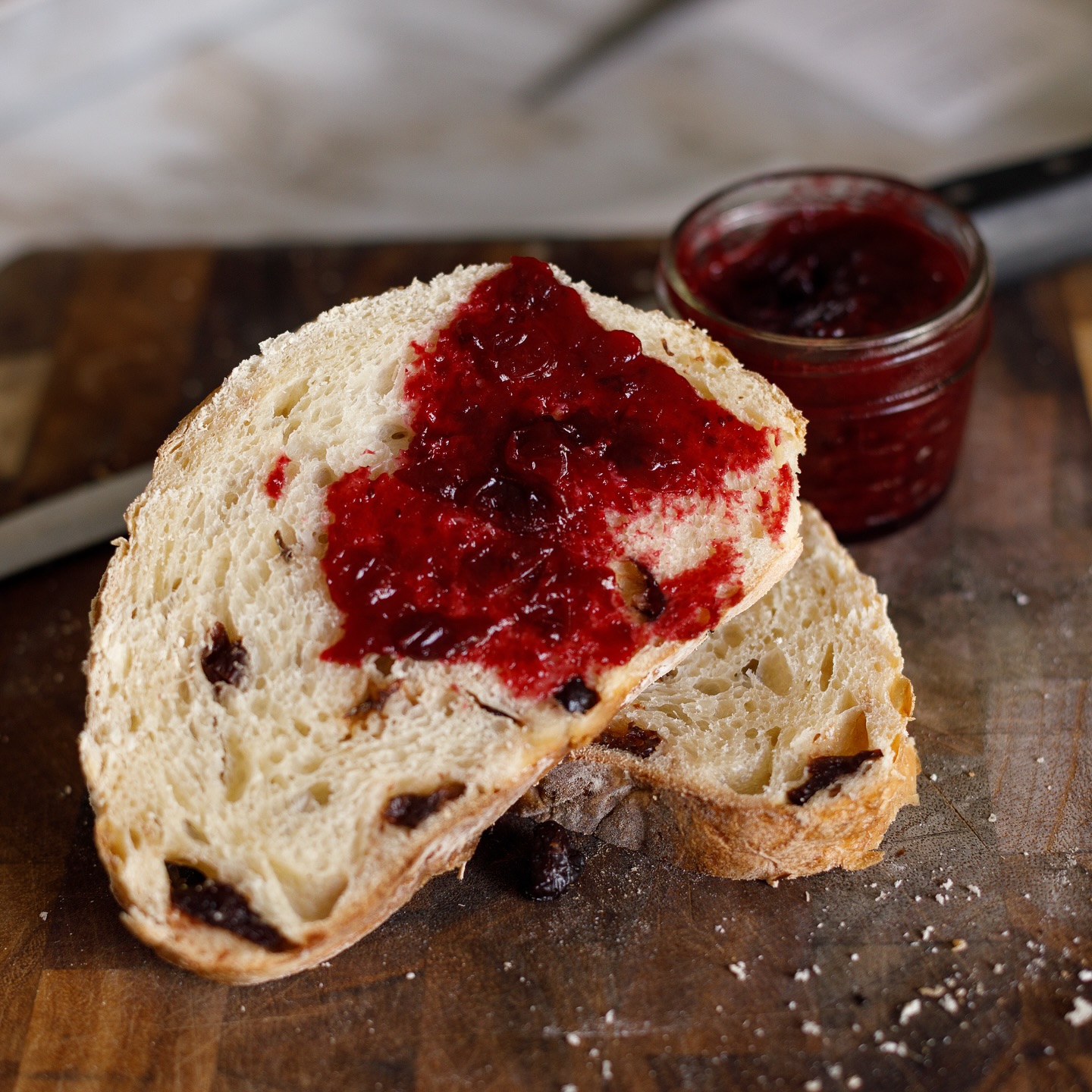 ☀️ Menu Monday ☀️
(& hopes that the cold weather stays!)
Sourdough loaves:
- Classic
- Cheddar Jalapeño
- Cranberry (pictured)
- Everything Bagel
- Chocolate Chip
Focaccia Slices:
- Bacon, Leek, Parmesan (Thanksgiving orders are still open)
- Apple Pie
Cookies:
- Chocolate Chip
Extra Sweets:
- Chocolate Cake with Caramel Buttercream slices
Delivery to Gather on Main happening Friday as usual! If you’d like to reserve anything, let me know in the comments and your name will be on it!
& Saturday morning you can find me out at @lafarmersmarket ♥️
#sourdough #homebaker #cottagebaker #farmersmarket #cranberryismyfavorite