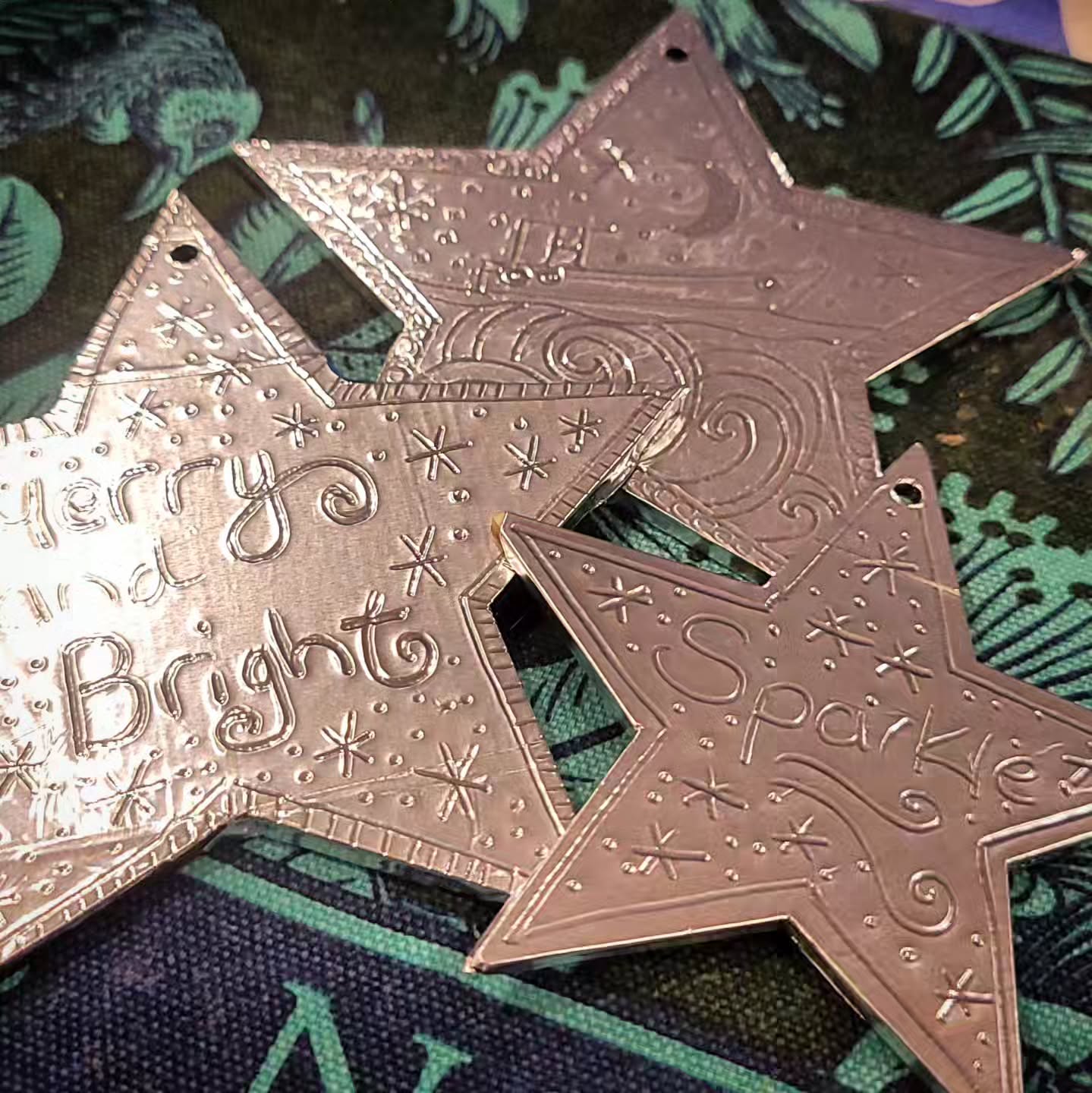 I think I've worked out how to make these tidy enough to put on my market stall. It's fiddly but fun. Each one is unique 🌟
#silver
#sparkle
#star