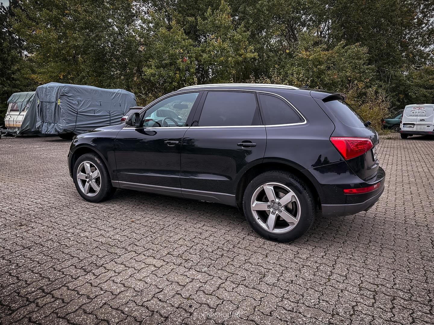 Scheibentönung 95%.
Danke für das Vertrauen! 😋
___________________________________________________ #deepground #audi #q5 #audiq5 #sportback #audisport #audisportback #audiquattro #windowtint #black #carporn #cars #wrapped #scheibentönung #wrappedworld #folierung #teamle #motorsport #avery #perfection #insta #instagood #follow #picoftheday