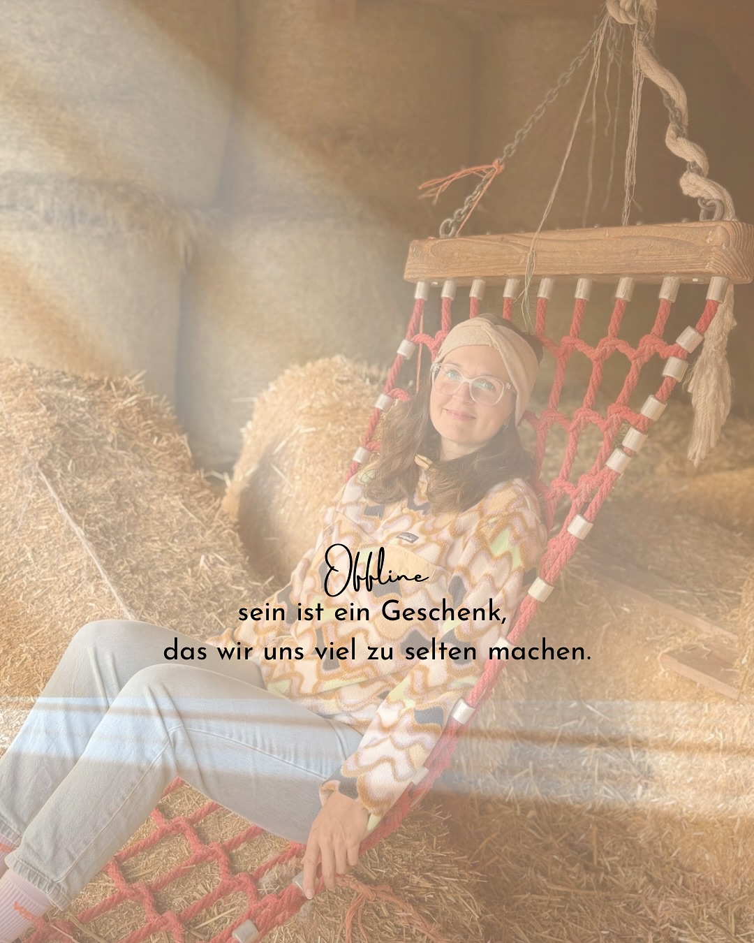 Manchmal braucht es nur ein paar Tage, um zu merken, wie gut es tut, wirklich abzuschalten.
Nach meiner körperlichen Detoxwoche war ich mit Familie und Freunden im Wellness und habe meinem Handy eine Pause gegönnt 📵✨
Ich spüre jedes Mal, wie sehr mein Nervensystem davon profitiert. Die digitale Welt hält uns ständig im „On-Modus“ und unser Körper kommt kaum mehr in die echte Regeneration.
Genau darüber spreche ich auch in meinen Workshops. Viele erkennen dann, wie sehr sie selbst im digitalen Dauerstress hängen und wie wohltuend eine bewusste Offline-Zeit sein kann.
Diese Auszeiten sind kein Luxus, sie sind ein Anker. Eine Erinnerung daran, dass das Leben in den echten Momenten passiert und nicht am Bildschirm.
Vielleicht ist das dein Zeichen, dir heute ein paar Minuten ohne Handy zu schenken. Nur du, dein Atem und ein bisschen Stille ✨
#digitaldetox #offlinezeit #unboundhealth #mindsetcoach #achtsamkeitimalltag #stressreduktion #nervensystemberuhigen #wellnesswochenende #selfcarematters #yoga #mindset #coaching #gönndirzeit #unboundjourney