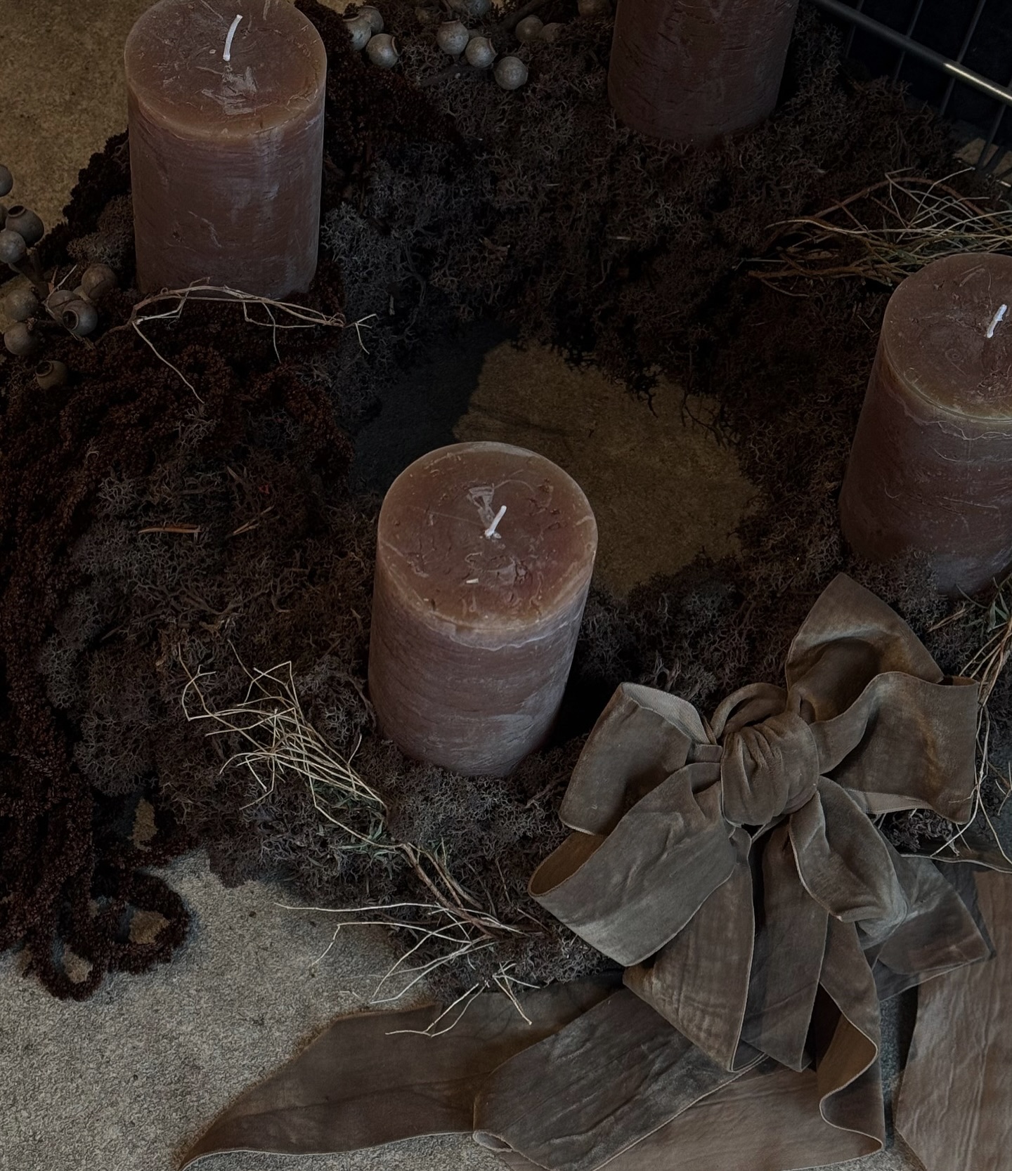 Wir haben wunderschöne, weihnachtliche Werkstücke für euch gezaubert✨
Ob Adventskranz oder Kerzengesteck bestimmt findet ihr etwas passendes für euer zu Hause
Ihr könnt alles direkt mitnehmen oder auch eine Bestellung aufgeben✨
#adventsausstellung #weihnachten #advent #adventskranz