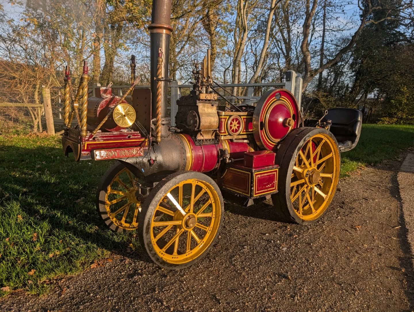 Time for something rather special, a 4" Fowler B6 Showmans! Yes the paintwork is looking a bit tired but underneath is a very finely built engine which runs beautifully.
This engine comes out considerably larger and heavier built than the Plastows R3 Fowler and is one of only 3 known examples.
Full details on our website www.legacyvehicles.co.uk/miniatures
.
.
#showmansengine #fowlerleeds #miniaturesteam #tractionengine #modelengineering #steamfair