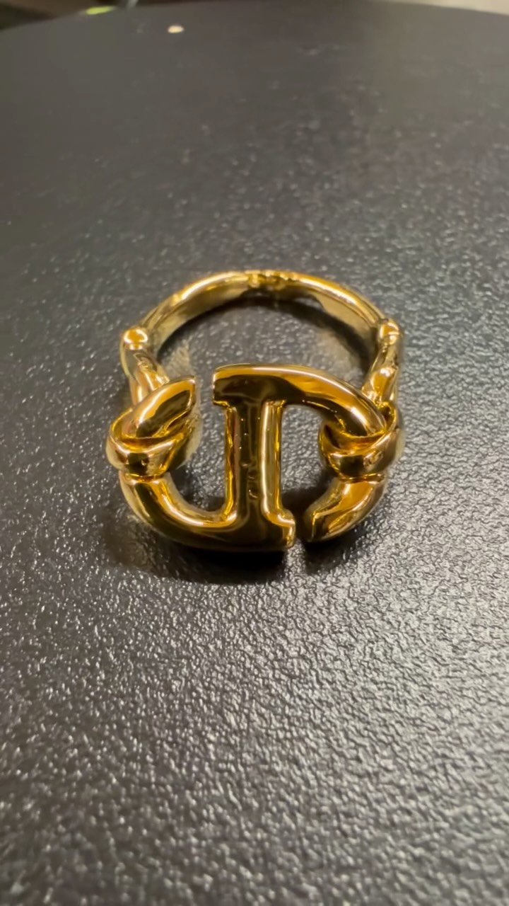 A well worn ring given new life 🙌🏼 #Dior #instamood #gold #trendingnow #jewelry