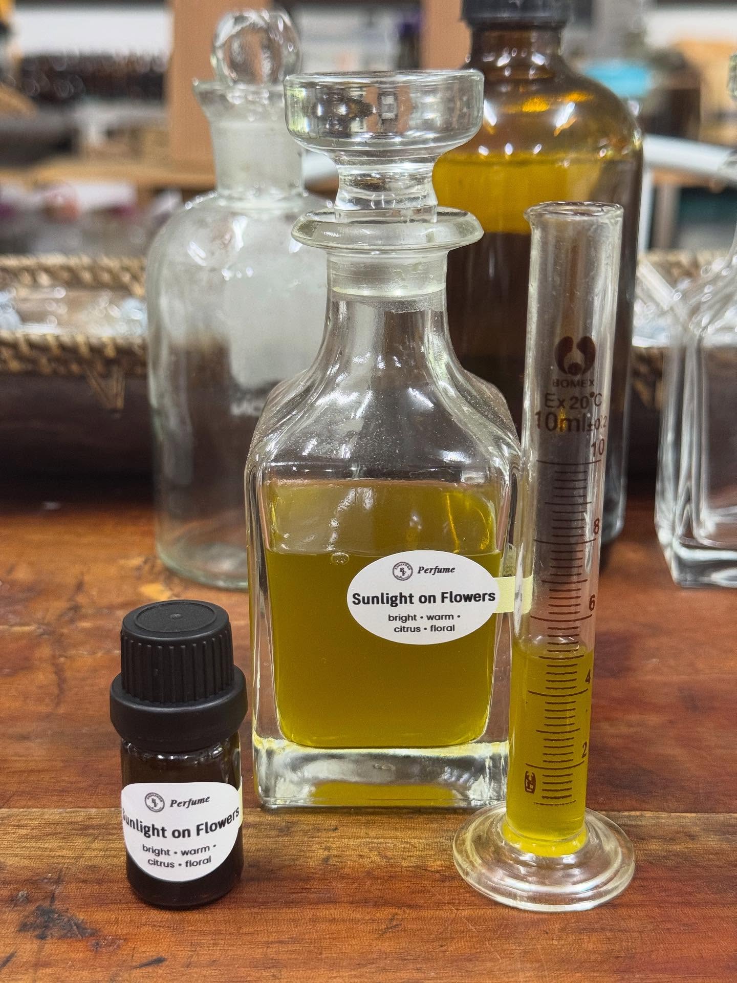 Sunlight on Flowers
One of the prettiest pictures in my head is the soft sunshine on flowers.
Through bright through verbena and kunzea , myrrh and hinoki bring a woody warmness in. Florals from swiss rose and ylang are supported and made mild by aracauria and rosewood and have been "freshened " with light greens of bay, mint nd basil. Its an easy and happy aroma to wear - quite simple but just the same so beautiful. Such a pretty scent to wear.
10pcs 5ml amber dropper bottles
***
Note: Natural Perfumes are made with the precious aromatic materials extracted from nature. Behind every extraction is a love story between kilos of plant material , its farmer, harvester, and distiller.