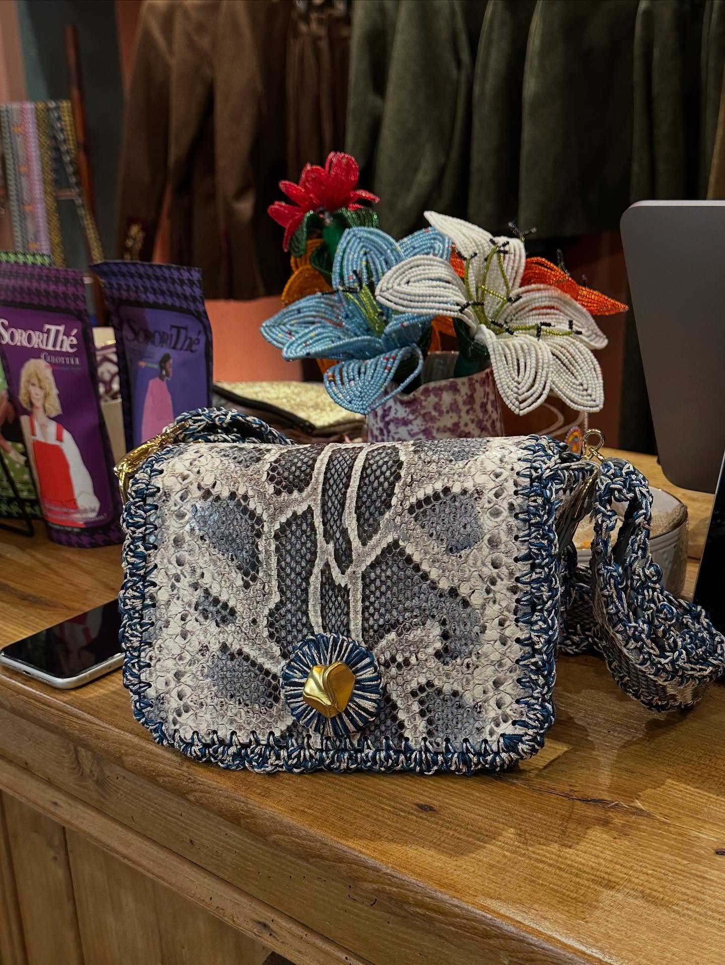 La Capucine Plus chez @selectionmaisonb
#cuir #crochet #faitmainfrançais #sacs