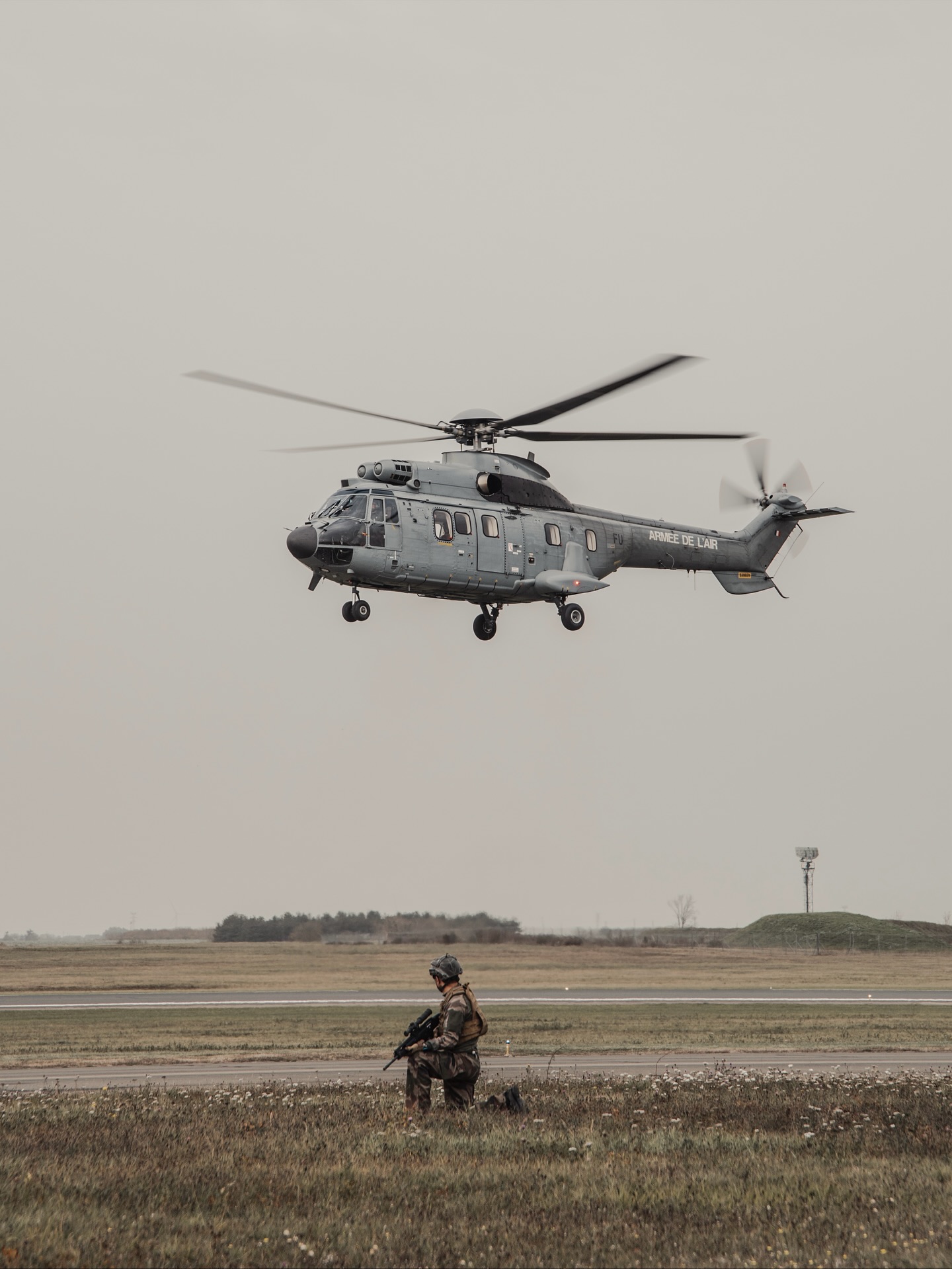 MEDIA DAY - Exercice TARANIS 2025
La @base_aerienne123 d’Orléans-Bricy a présenté le vendredi 14 novembre 2025 les coulisses de TARANIS 2025, l’exercice majeur du transport aérien militaire.
Cette édition 2025 met à l’épreuve équipages et mécaniciens dans des scénarios de haute intensité, mêlant menaces hybrides, missions d’extraction et opérations en environnement dégradé. Une démonstration des capacités tactiques que l’ @armeedelair et de l’espace prépare pour les engagements les plus exigeants.
Un grand merci à l’ @armeedelair et de l’espace pour le bel accueil et cette magnifique journée.
©️Audrey Rodrigues / @collectifdr
@armees_gouv @armeefrancaise @armee2terre @cema.armeefrancaise @et461bearn @et1.61touraine @cirfa.centrevaldeloire @eh3.67parisis @base_aerienne_107 @airbus @airbus_defence @airbus_helicopters @nato #photojournalisme #presse #taranis25 #army #military #press #defense